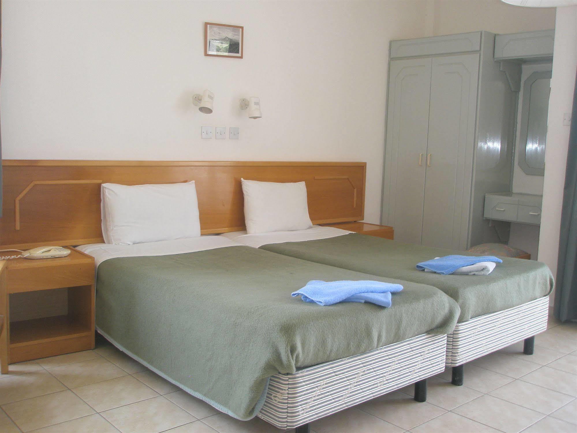Aparthotel Debbiexenia 3*