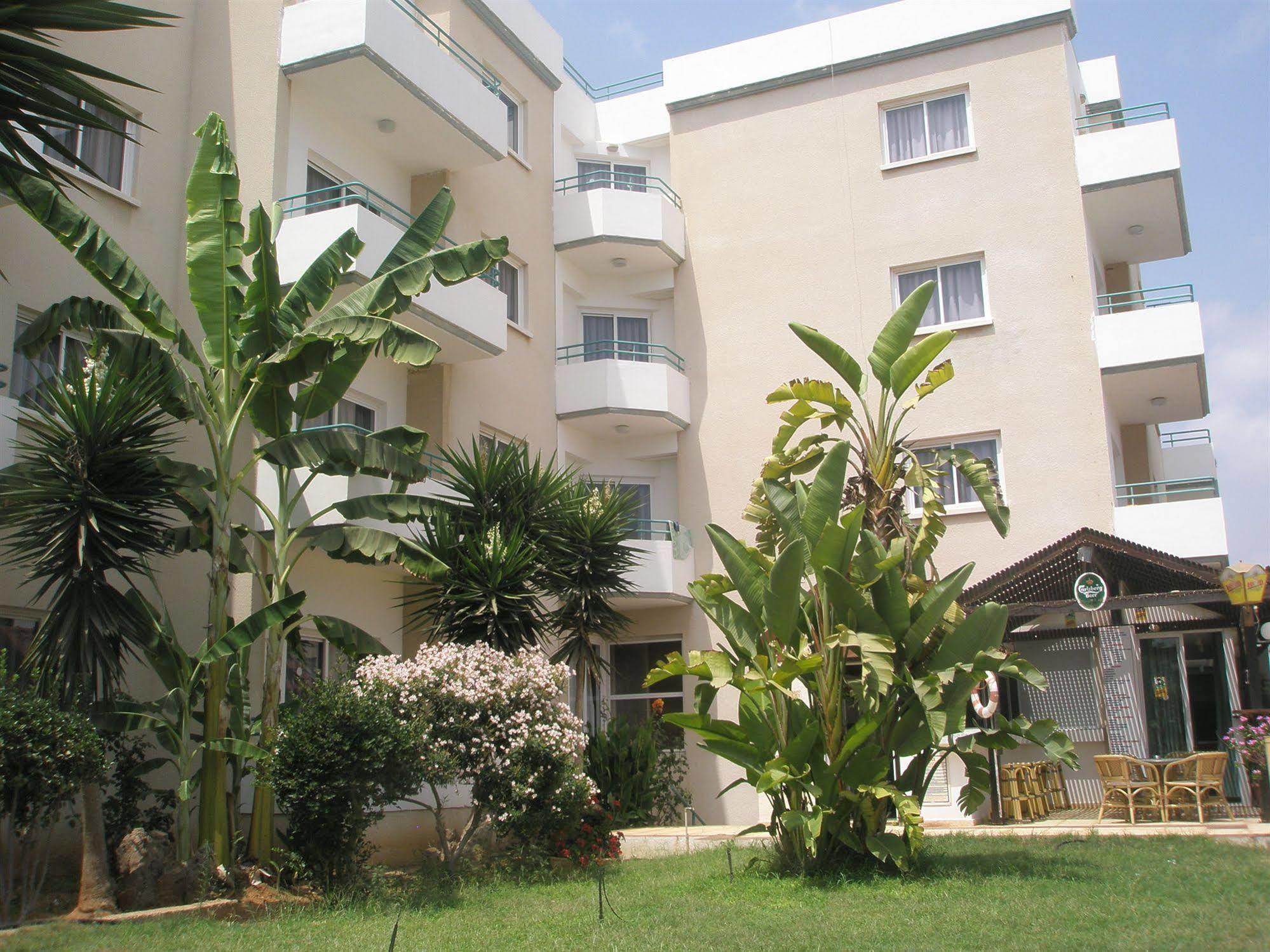 Debbiexenia 3* Paralimni