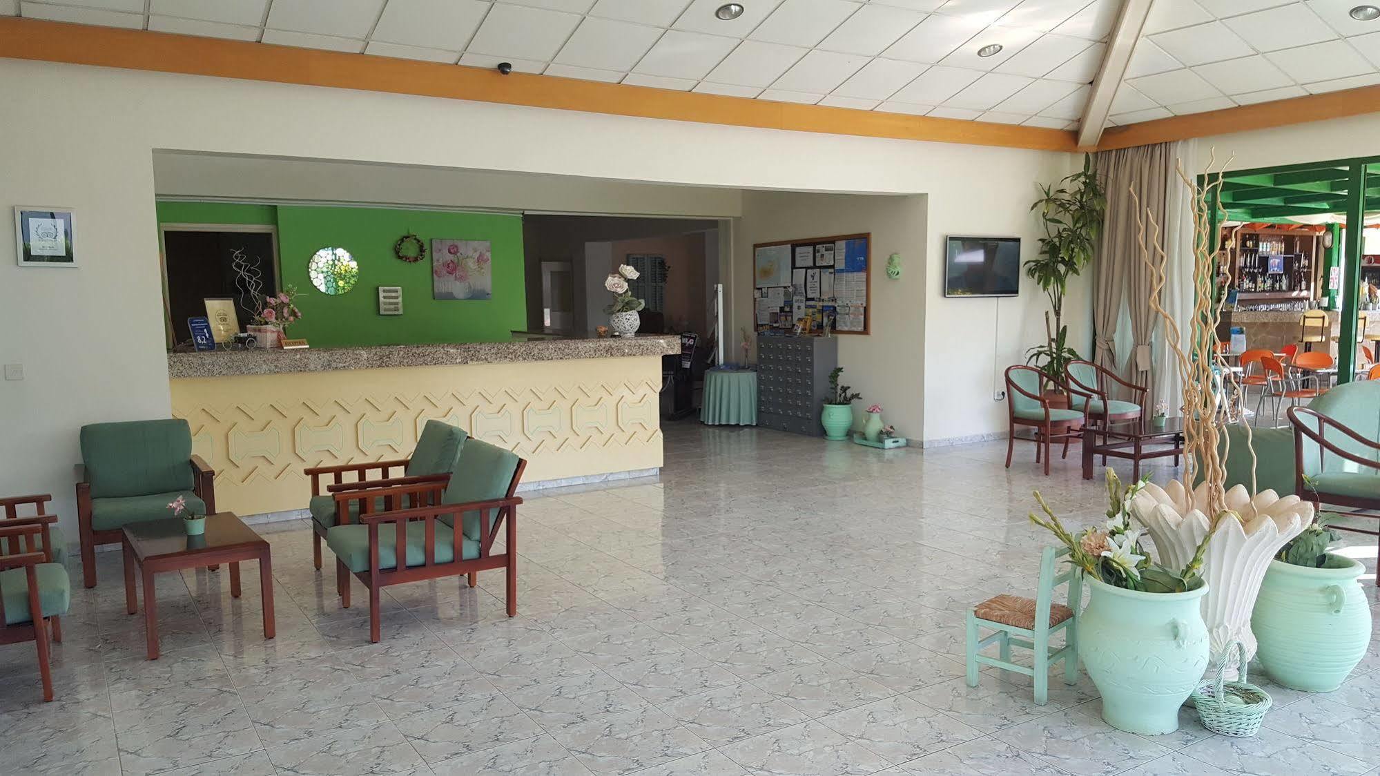 Mandalena Aparthotel 3*
