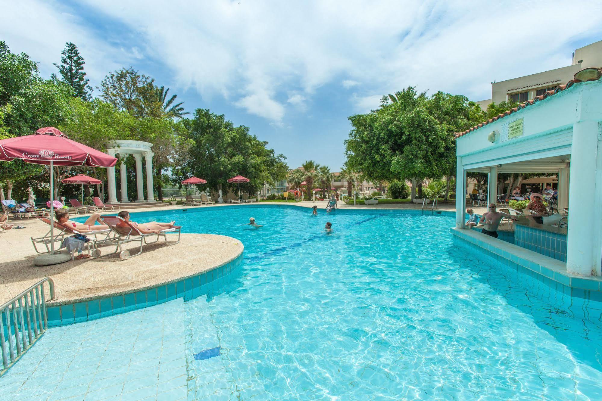 Hotel Crown Henipa