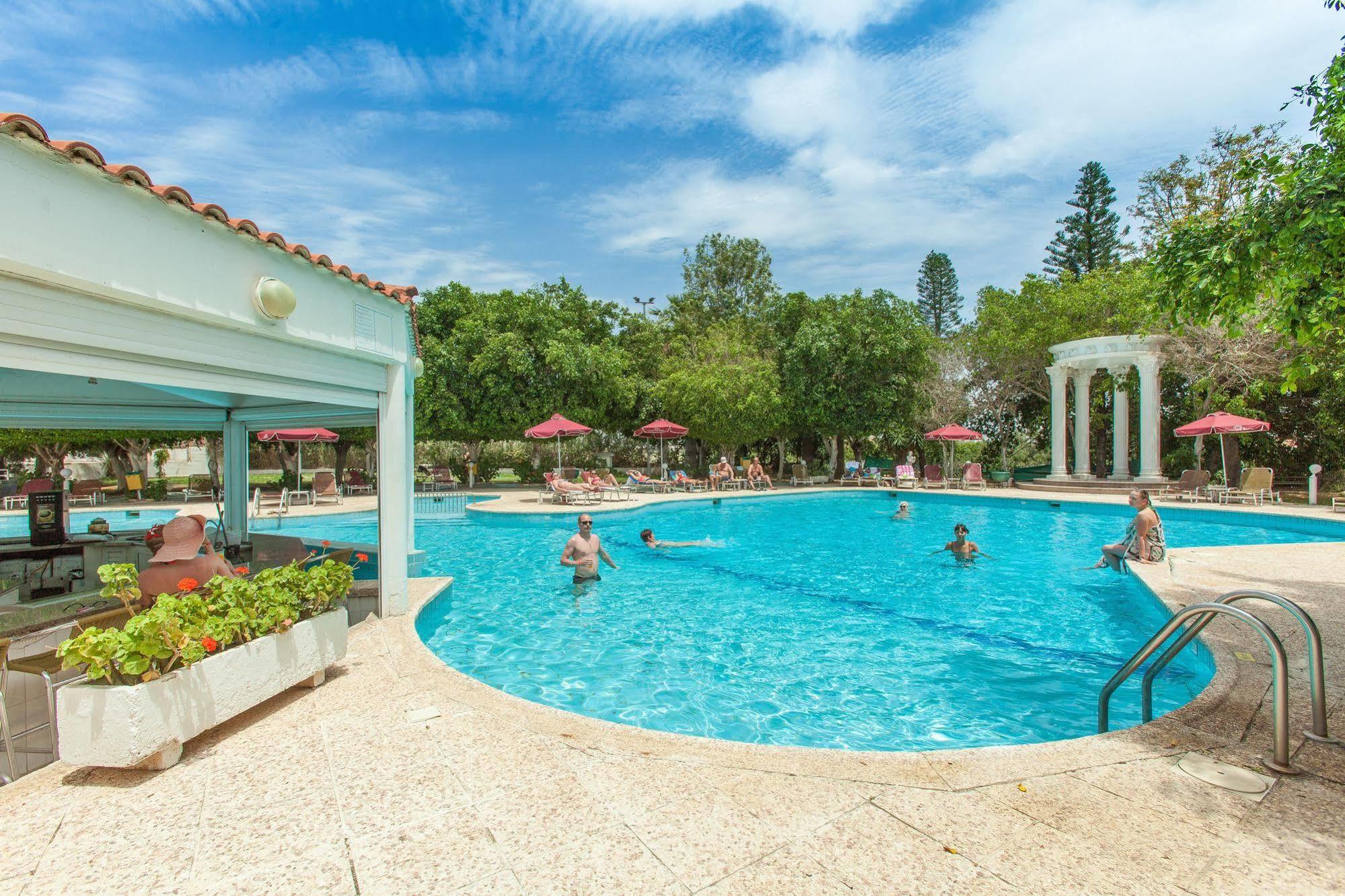 Crown Henipa 3* Larnaca