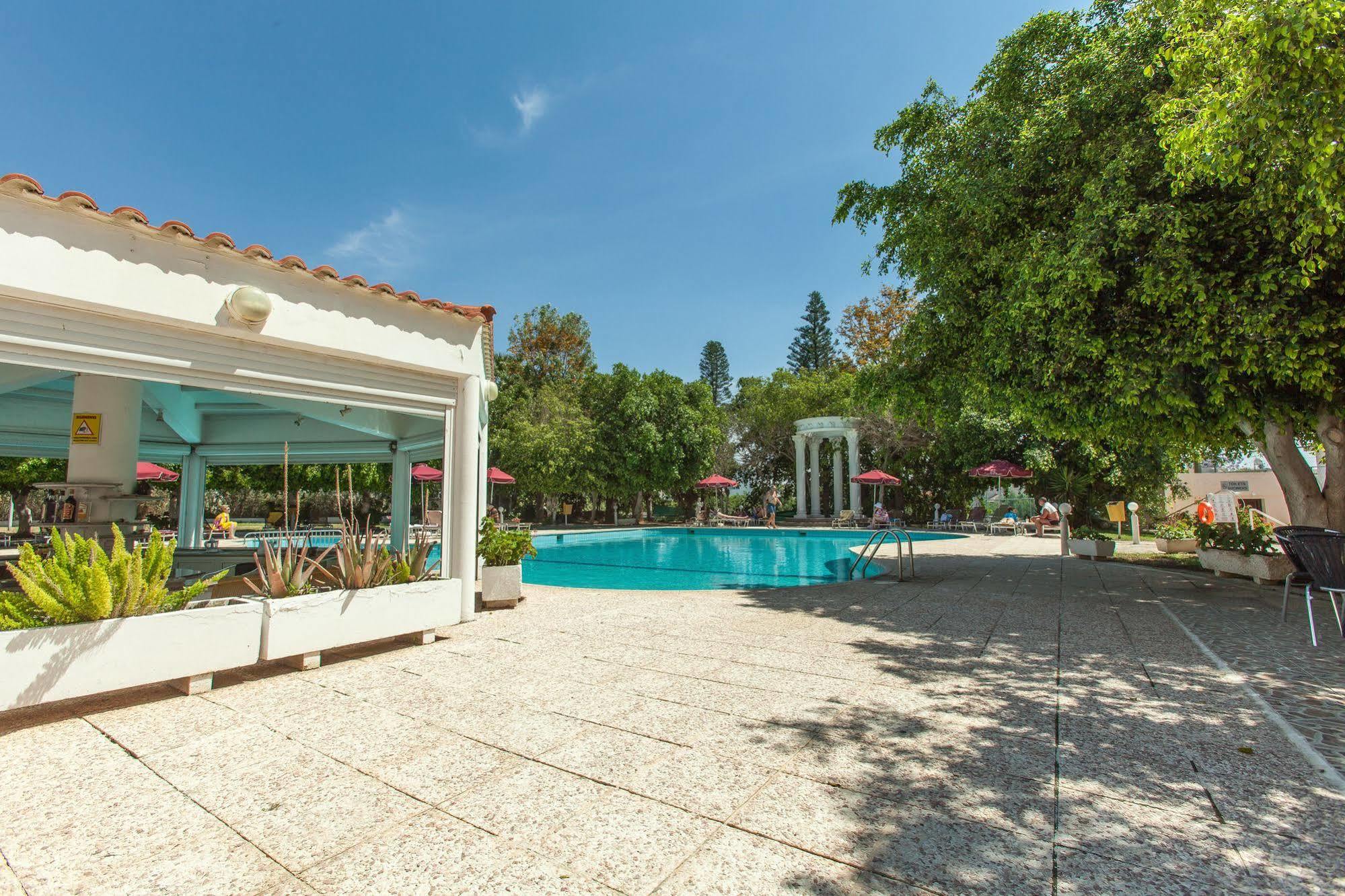 Crown Henipa 3*