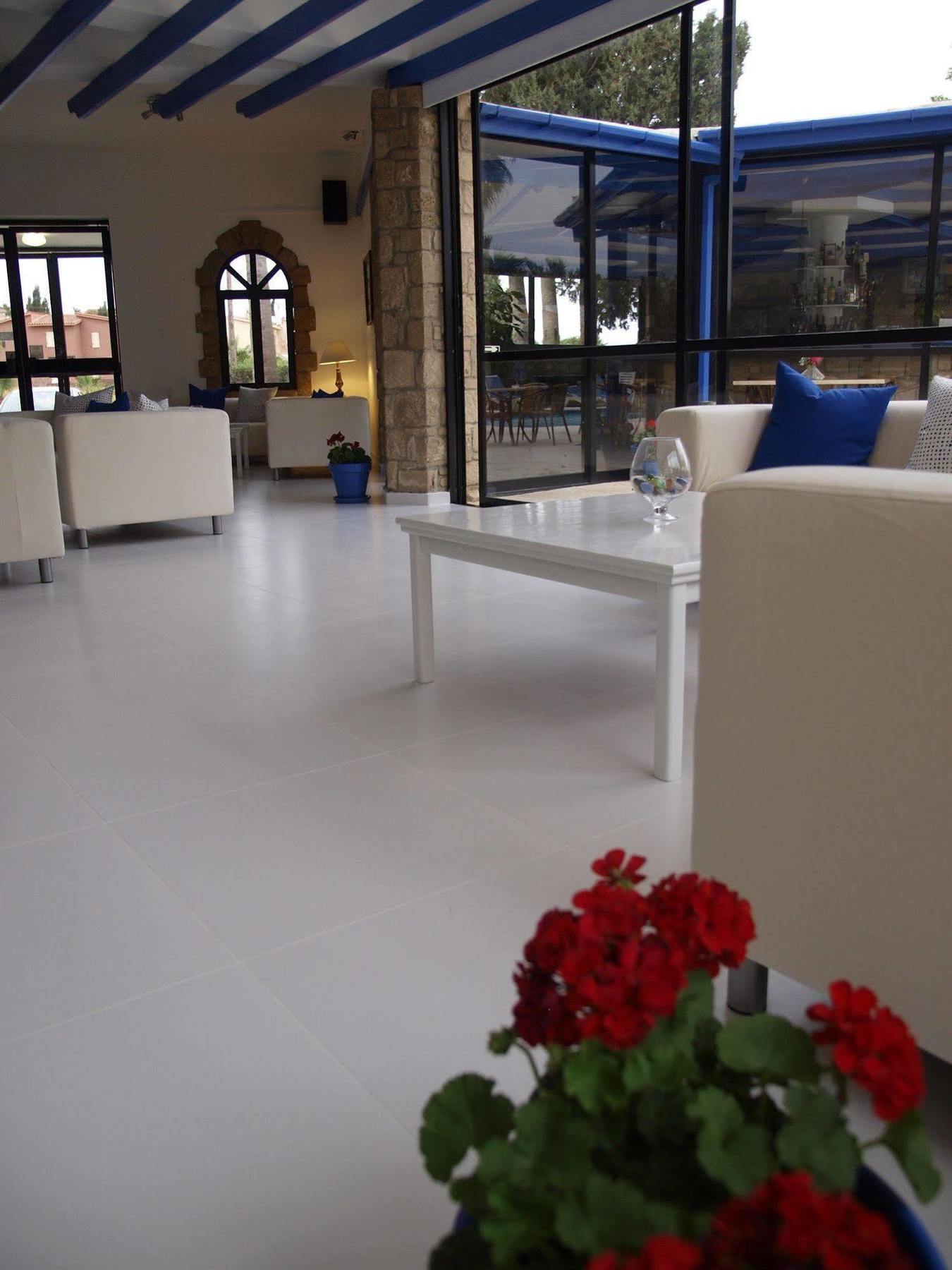 Hilltop Gardens Aparthotel