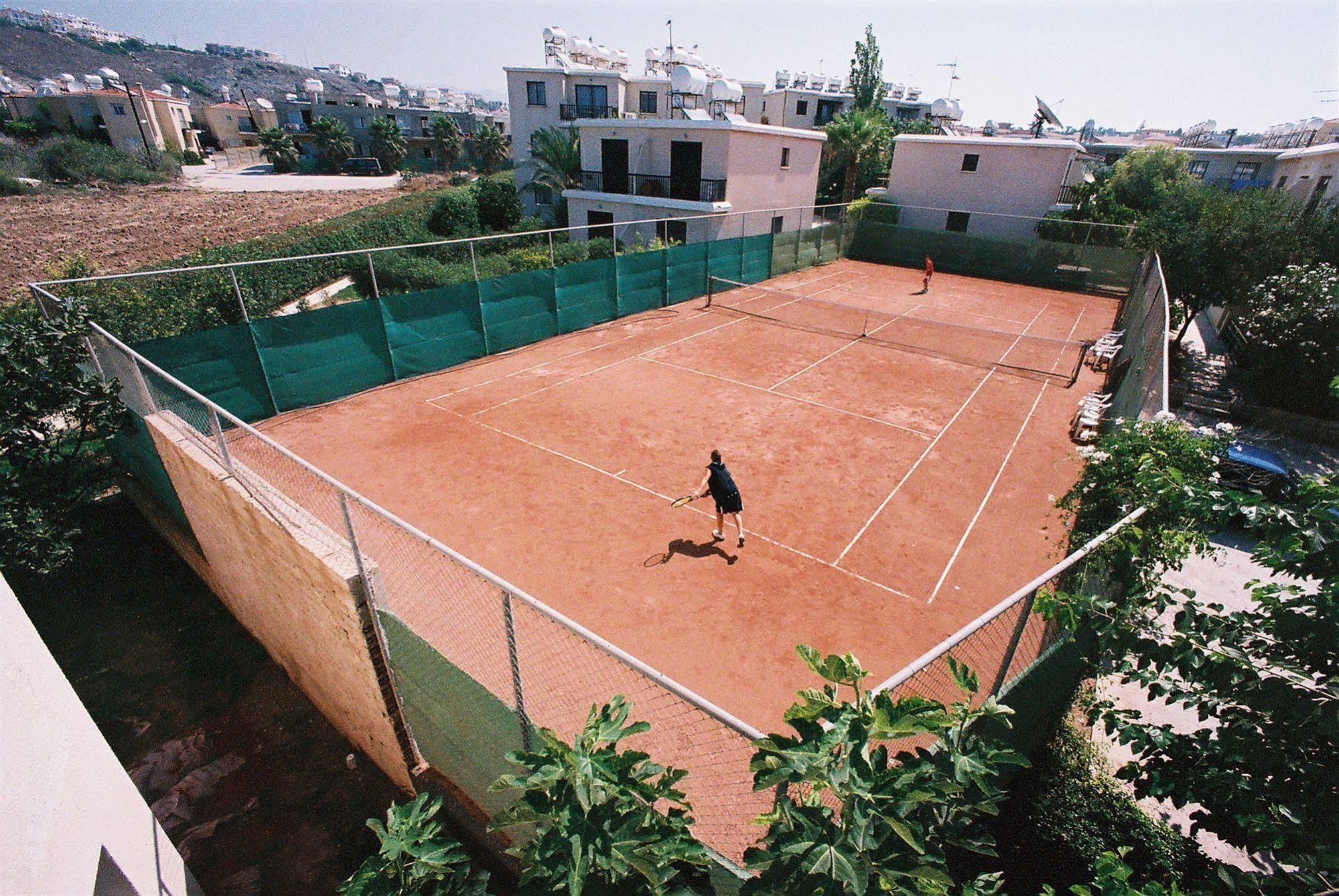 Hilltop Gardens 3*