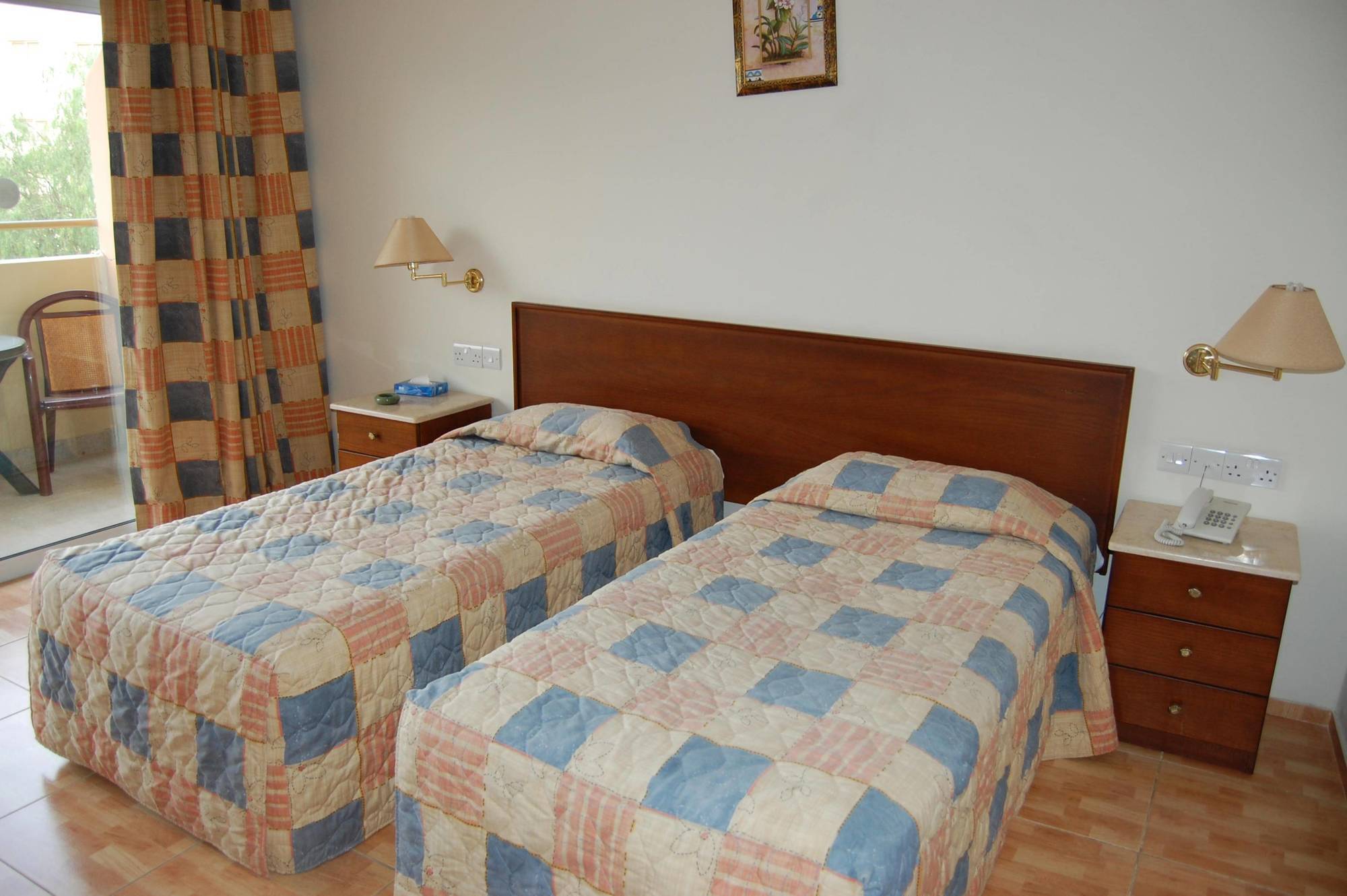M. Moniatis 3*