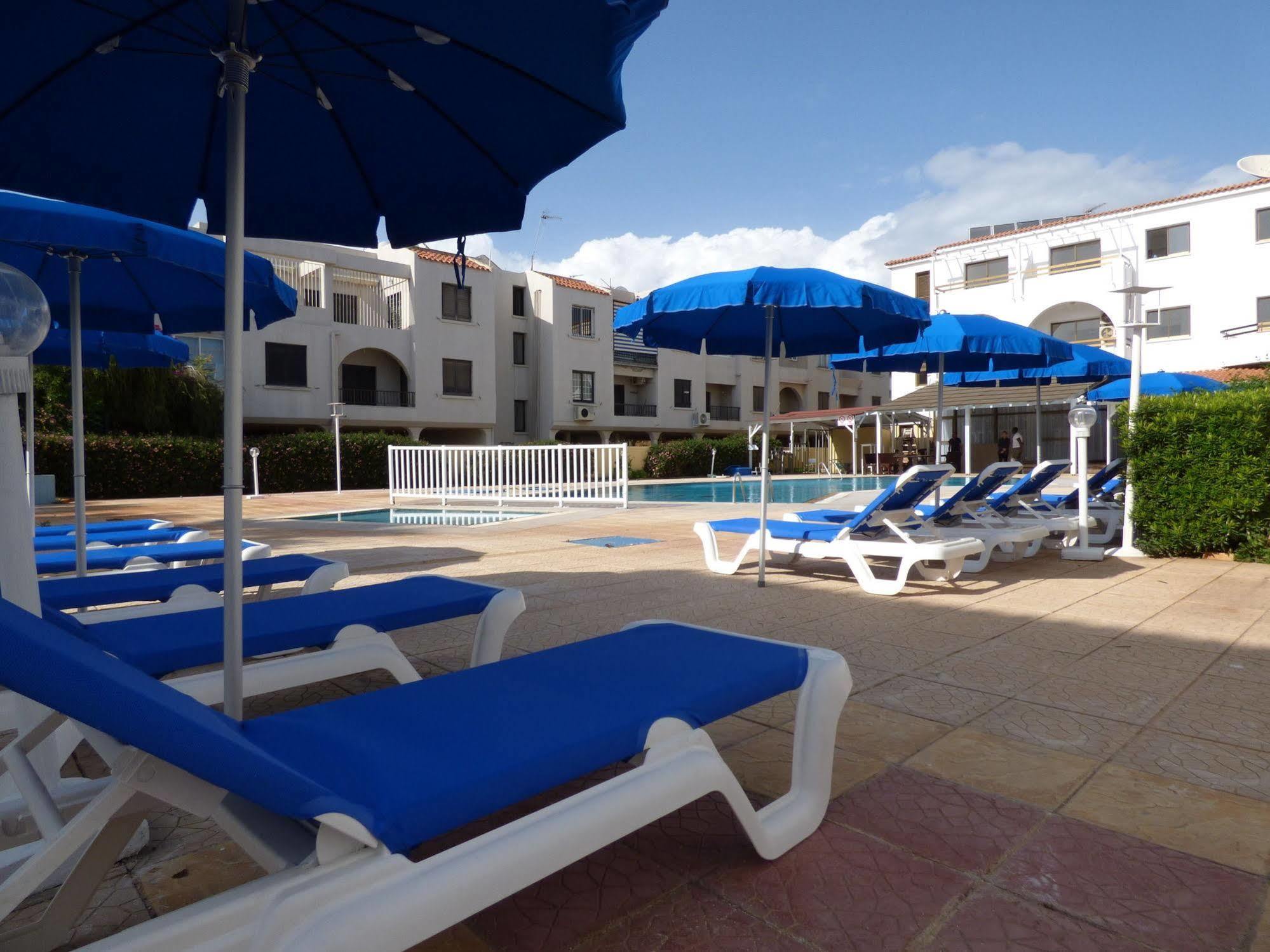 Amore Hotel Apartments 2*