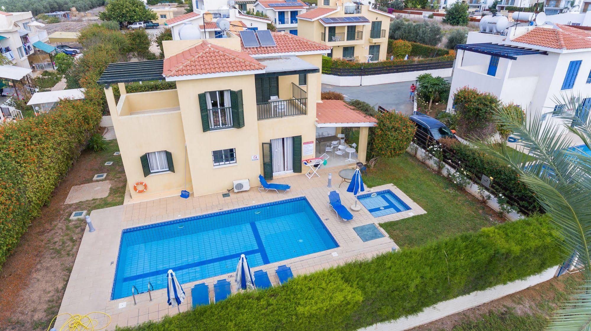 Kotsias Corallia * Coral Bay