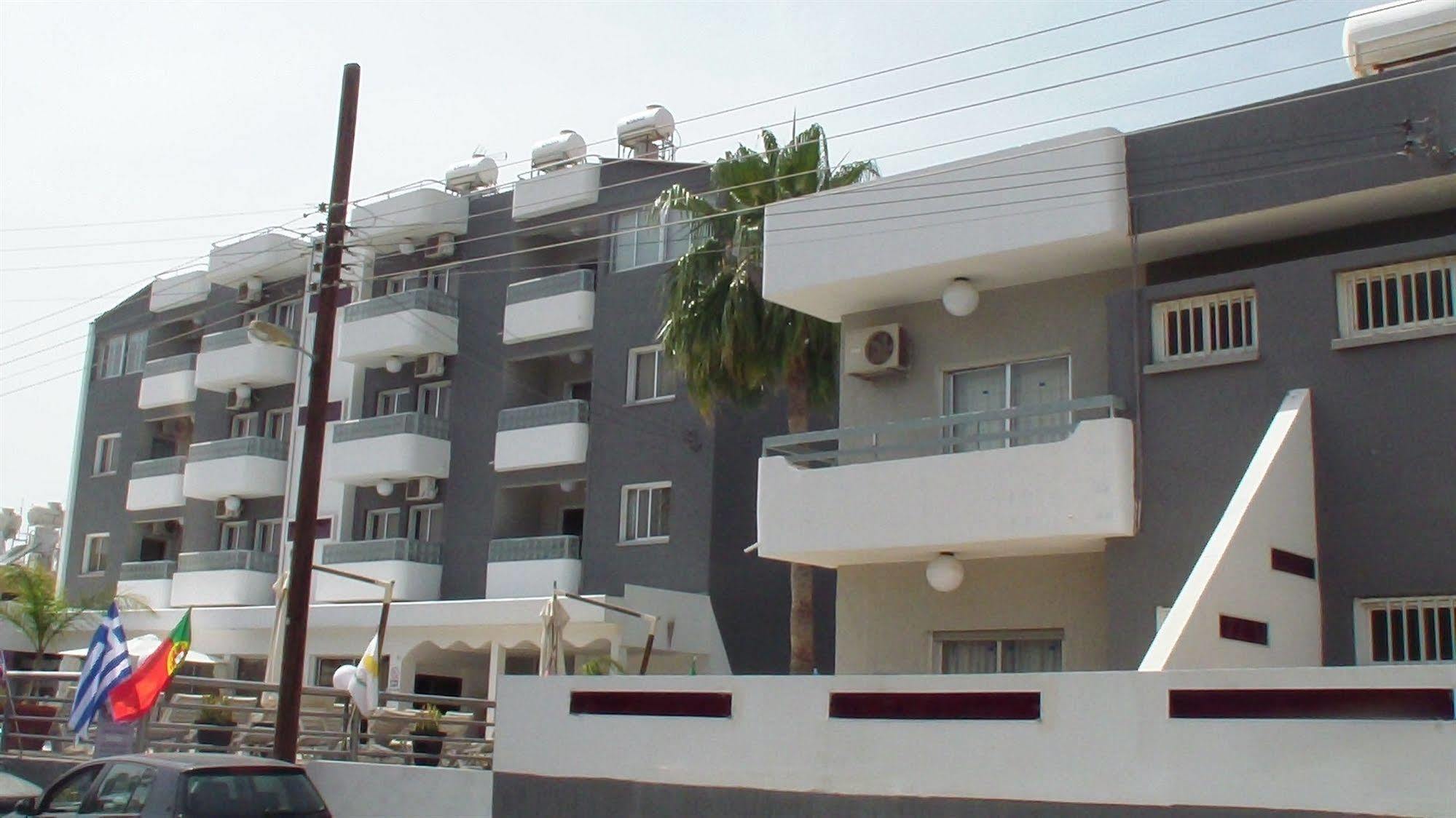 The Palms 3*