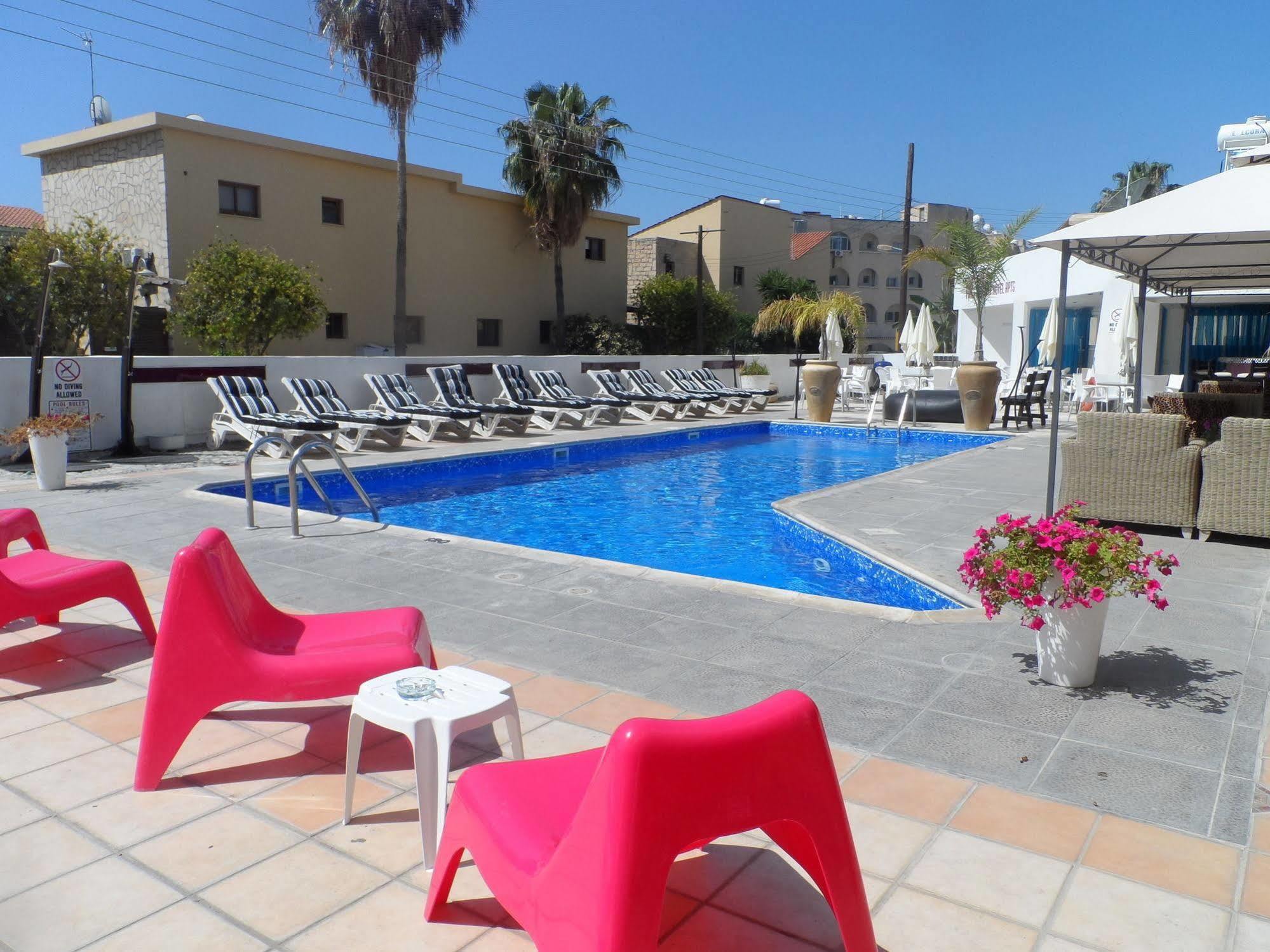The Palms 3*