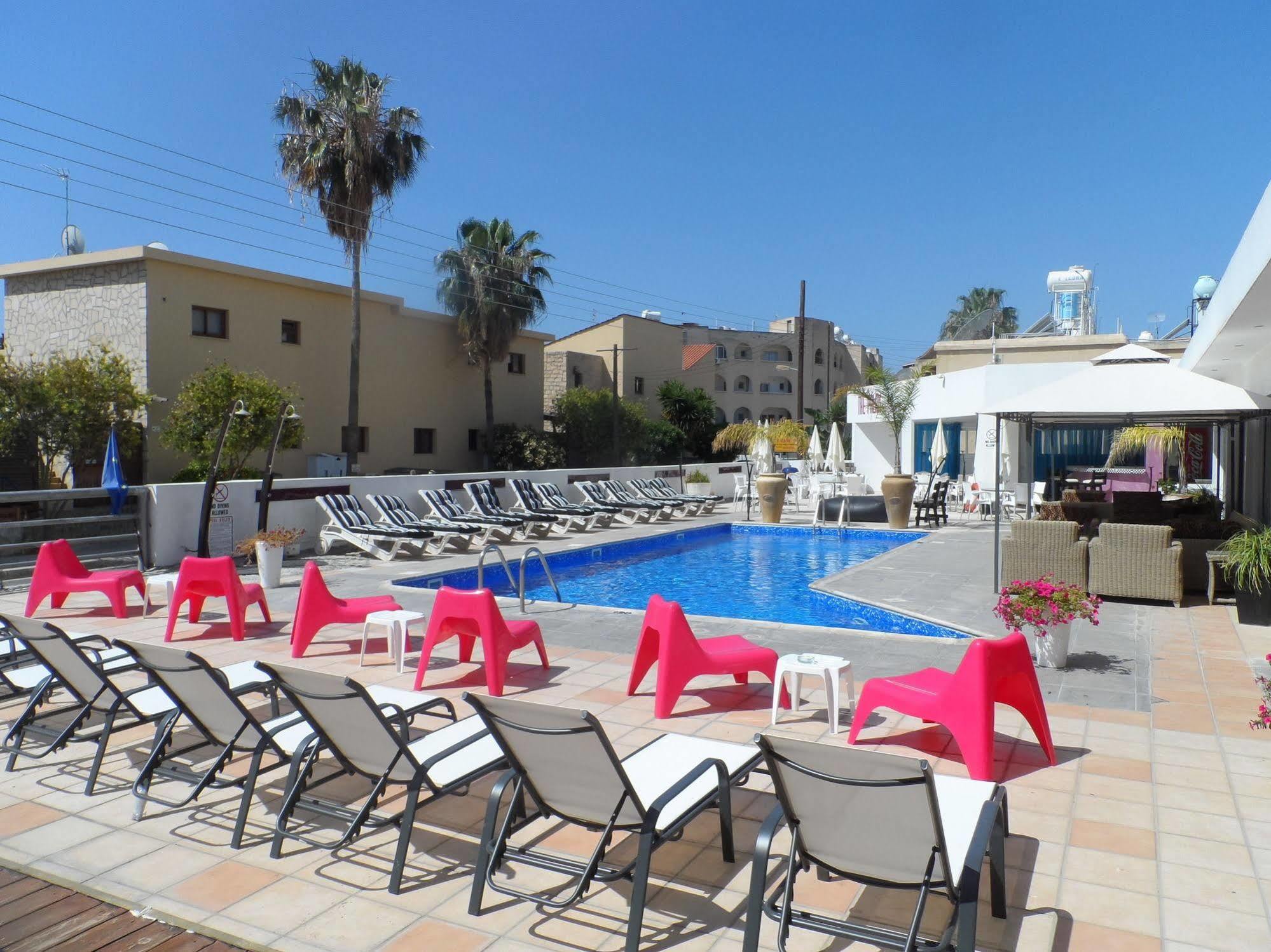 The Palms 3*