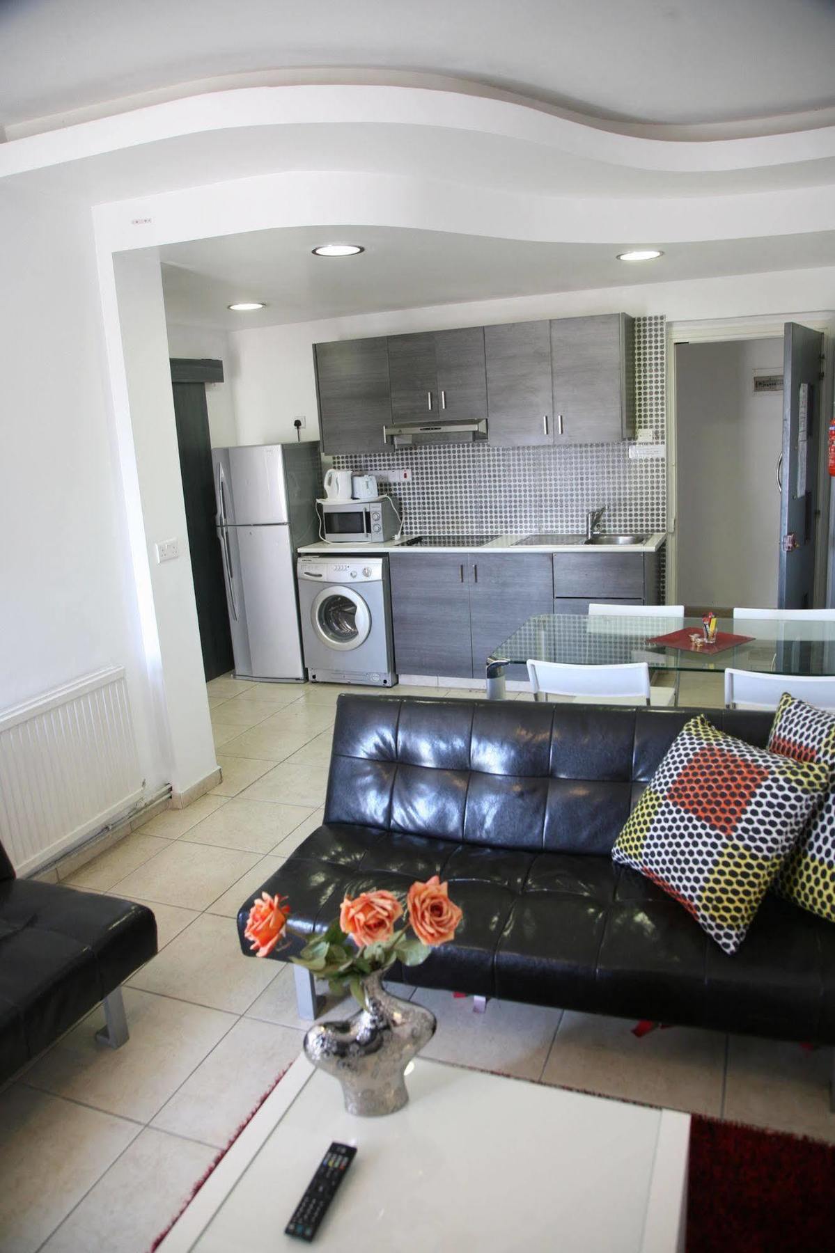 Aparthotel The Palms Limassol