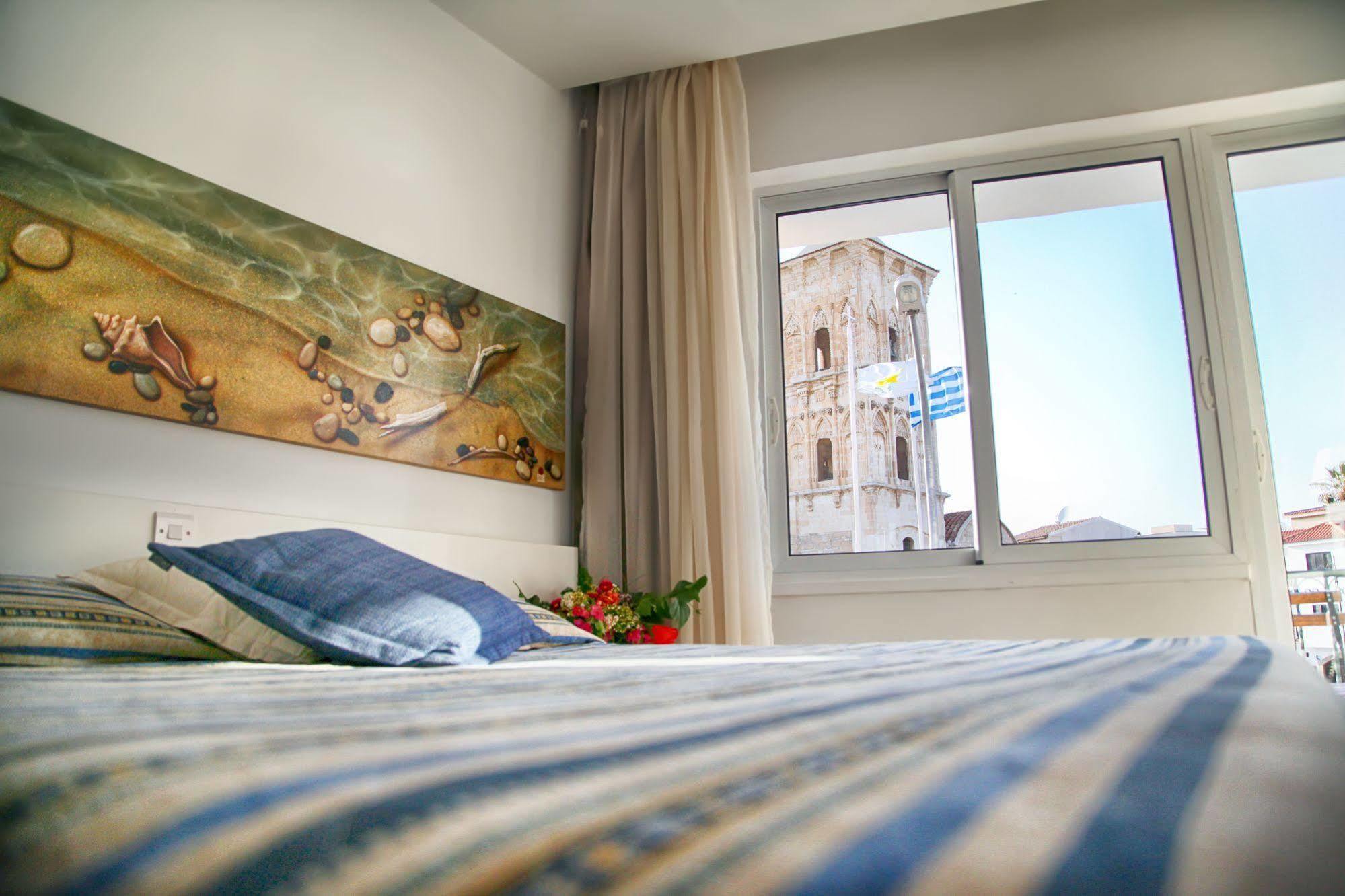 Opera Hotel *