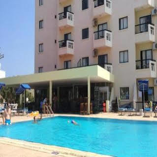 Livas Aparthotel Pernera