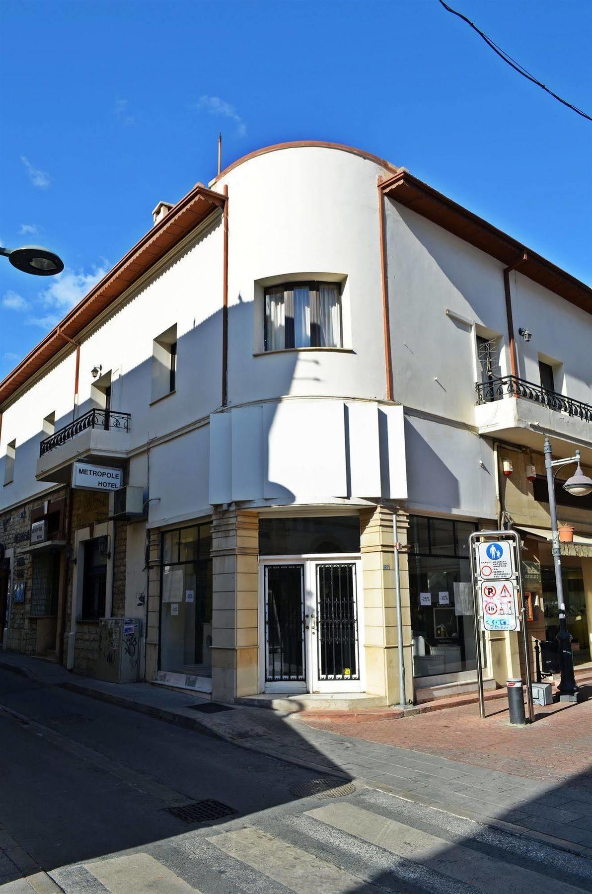 Metropole Hotel 2*