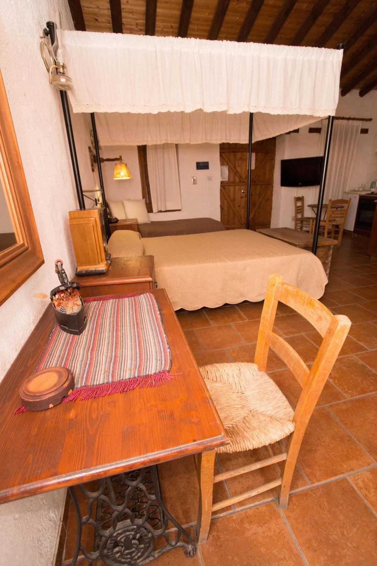 Linos Inn 3*