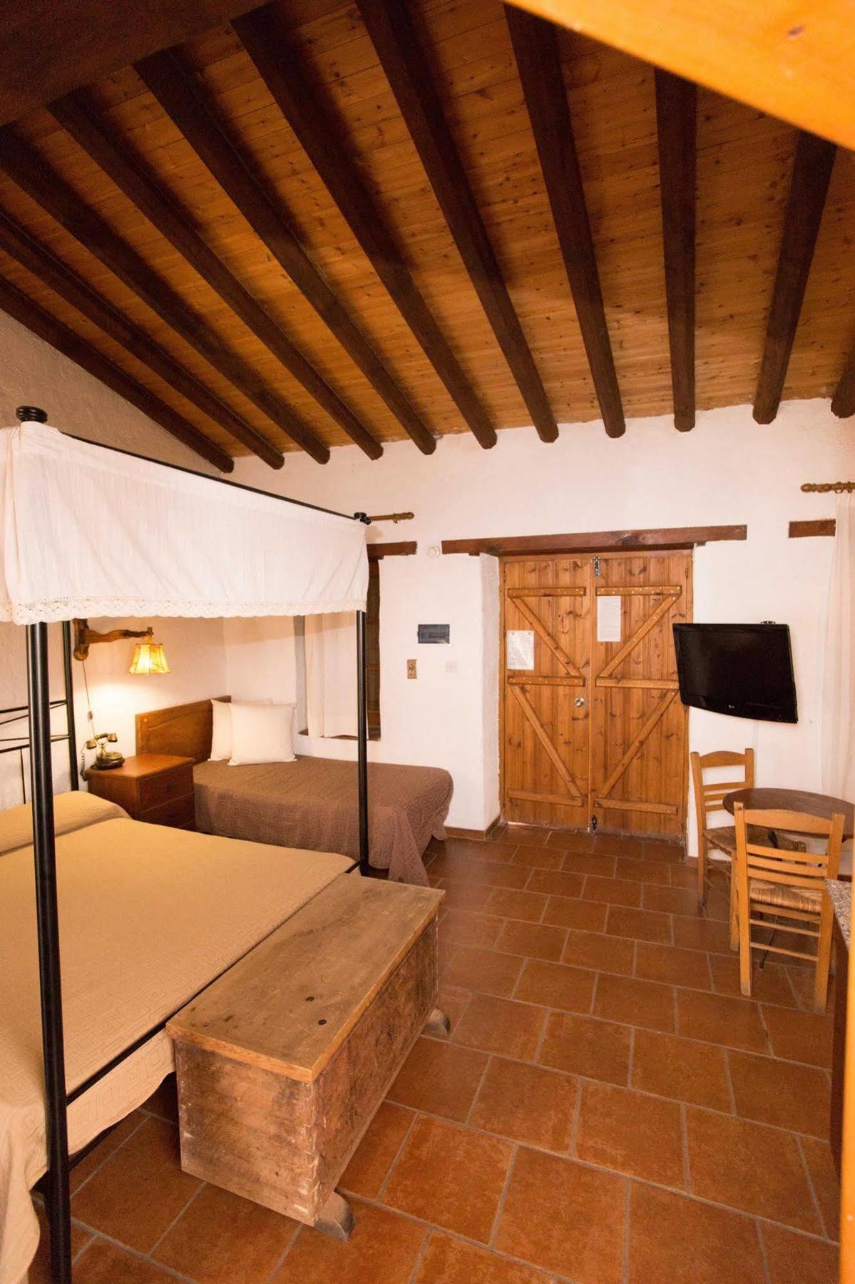 Linos Inn 3*