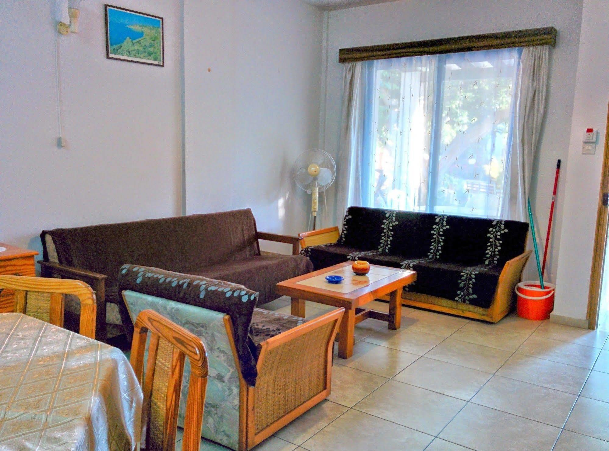 Zoe's Court Aparthotel
