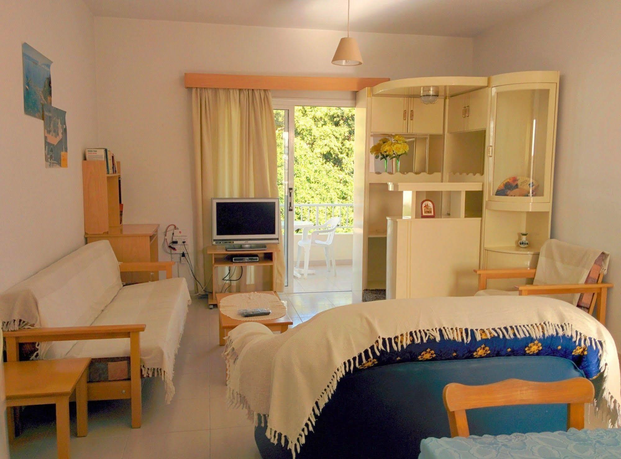 Zoe's Court Aparthotel