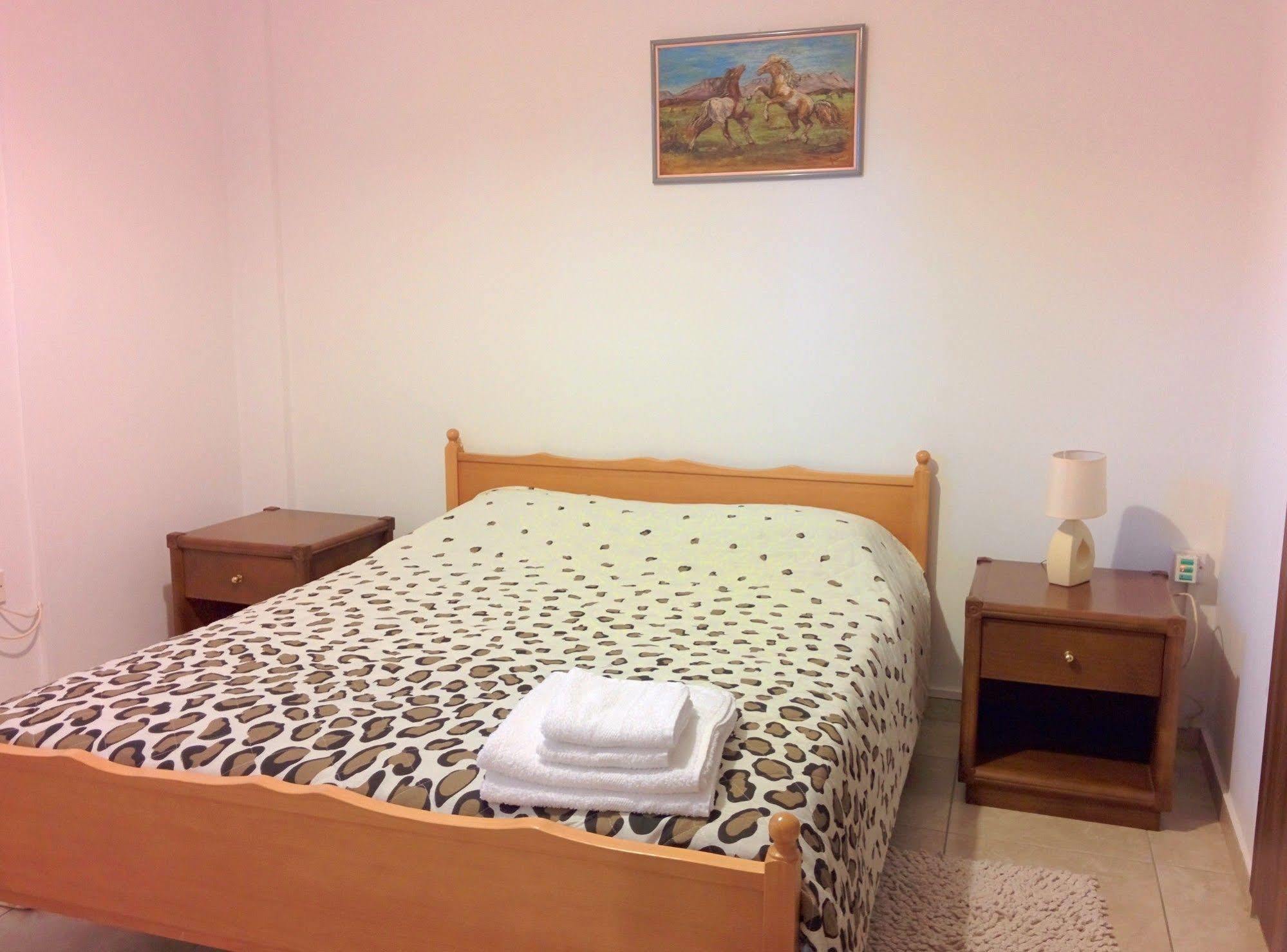 Zoe's Court Aparthotel 3*