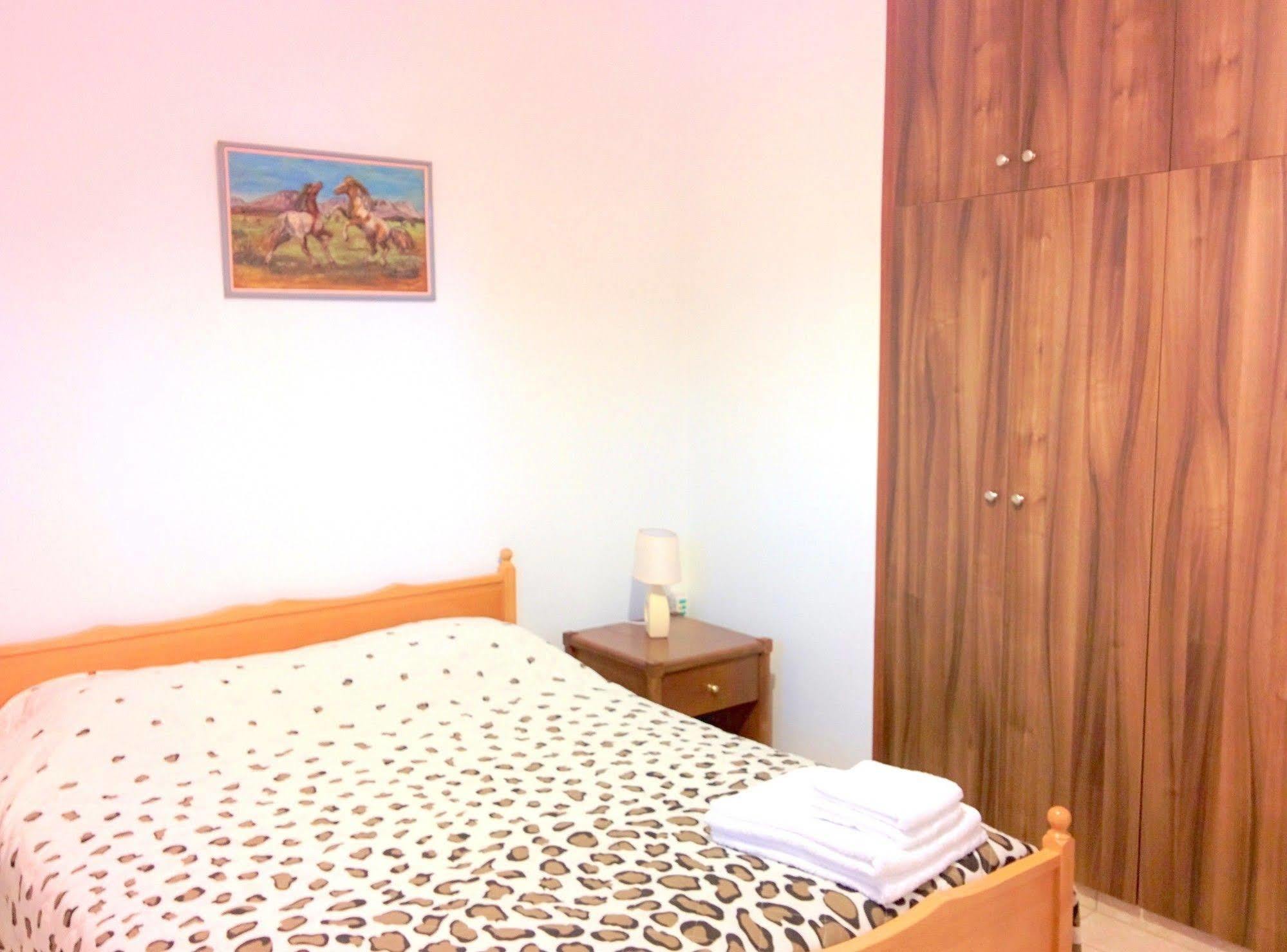Zoe's Court Aparthotel