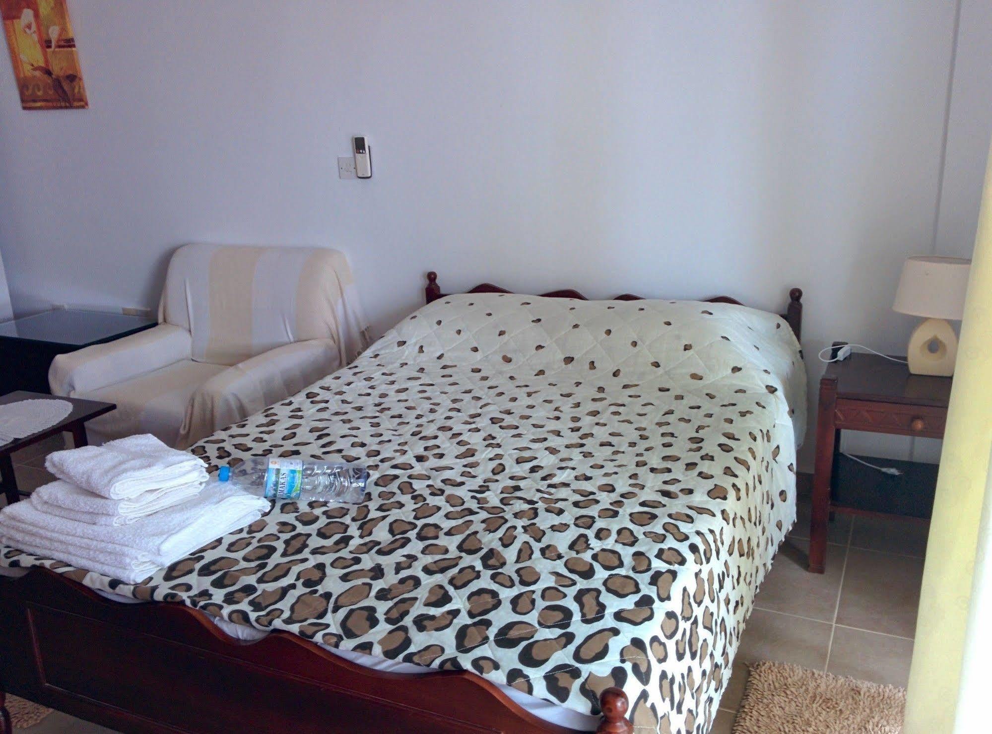 Zoe's Court Aparthotel