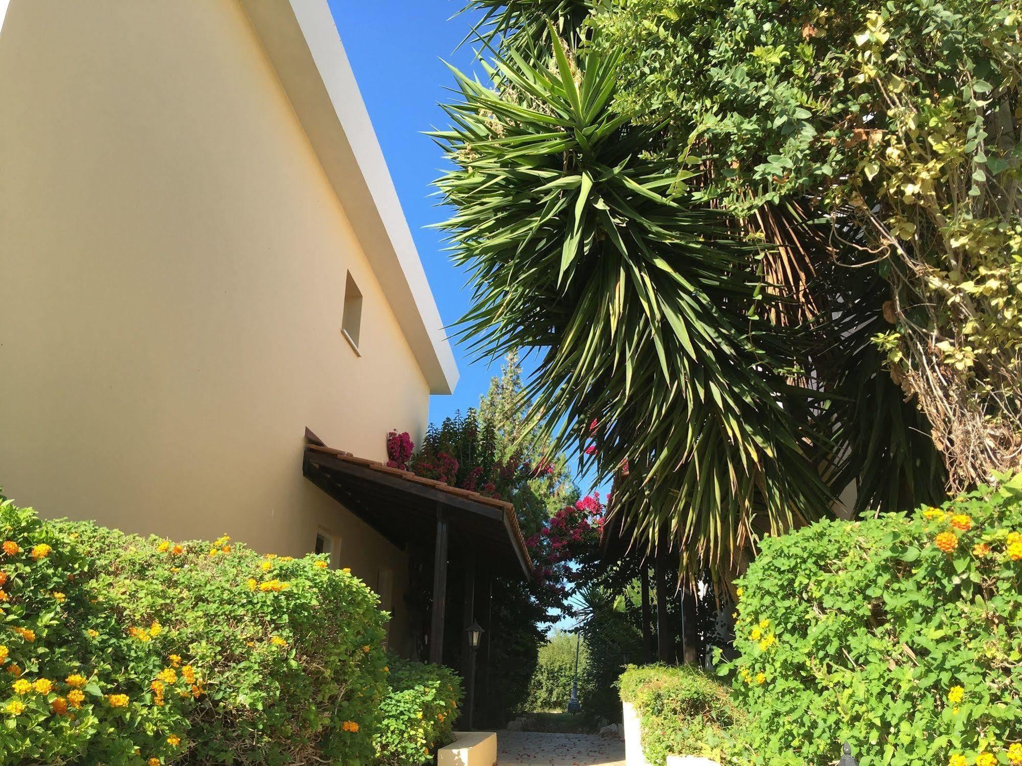 Aparthotel Nicki 3*