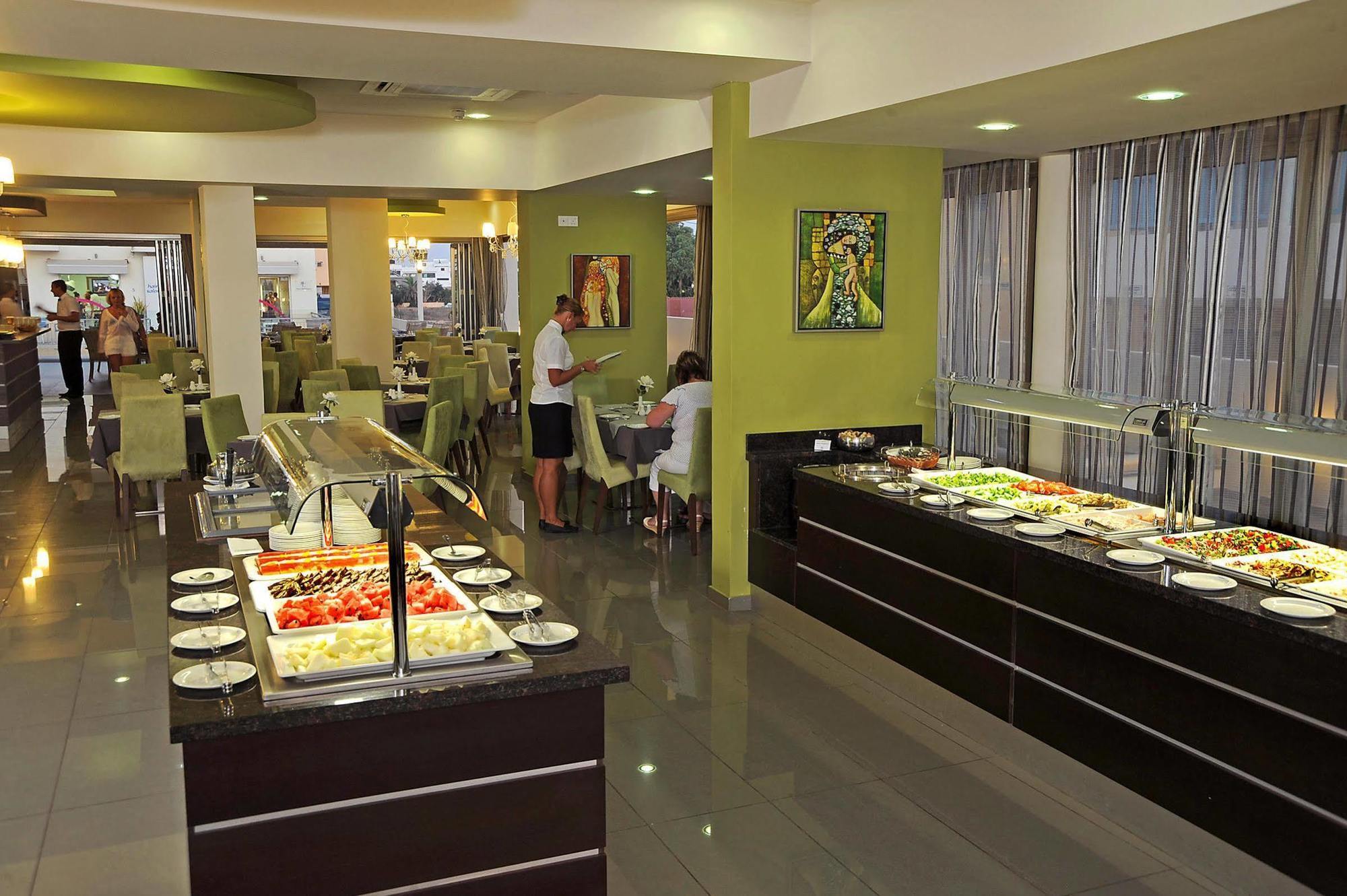 Euronapa Aparthotel 3*