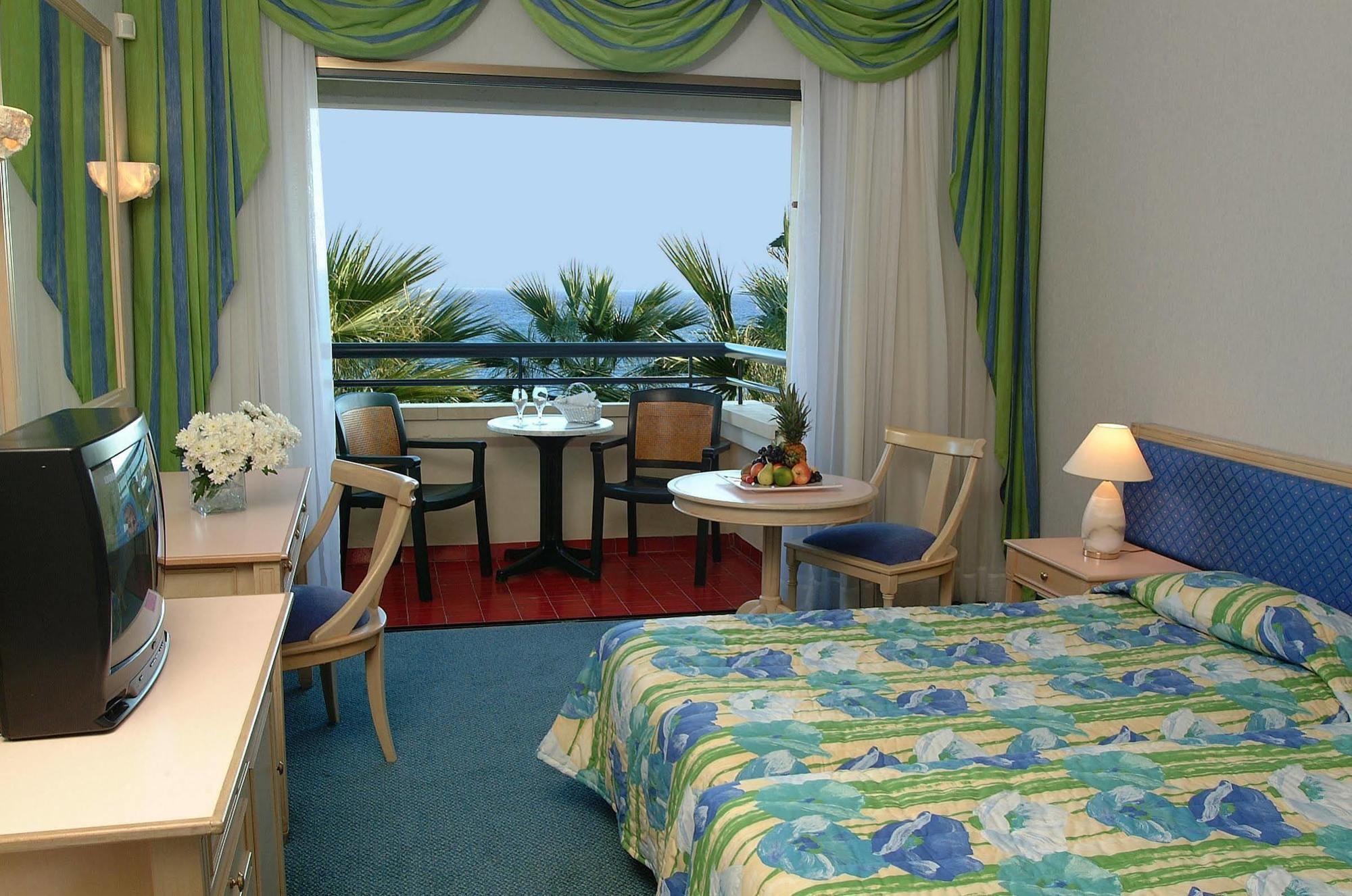 Palm & Resort 4*
