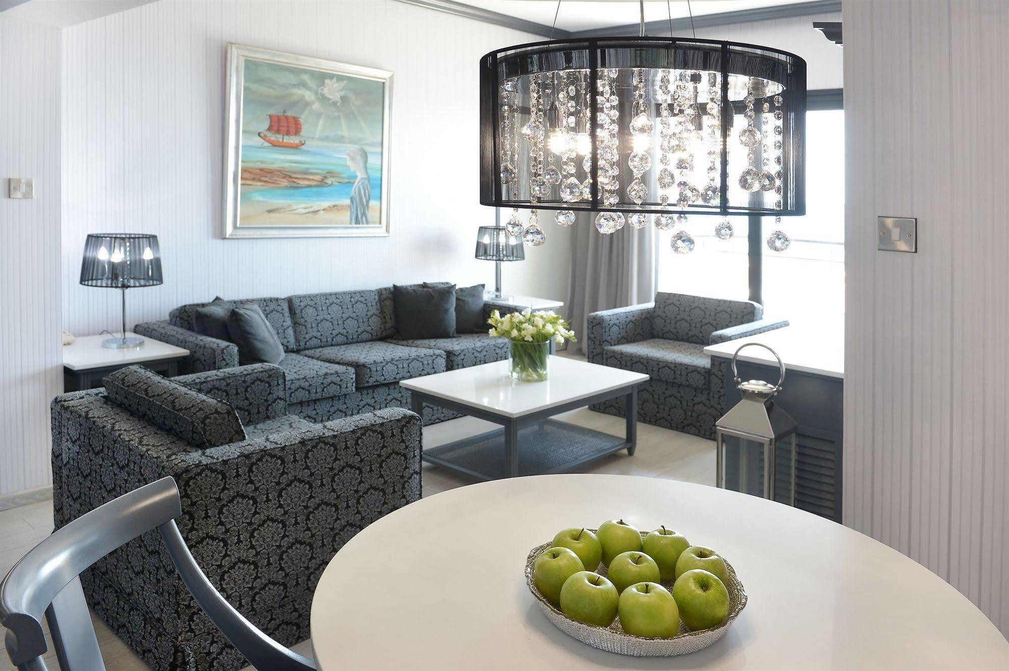Resort Palm & Larnaca