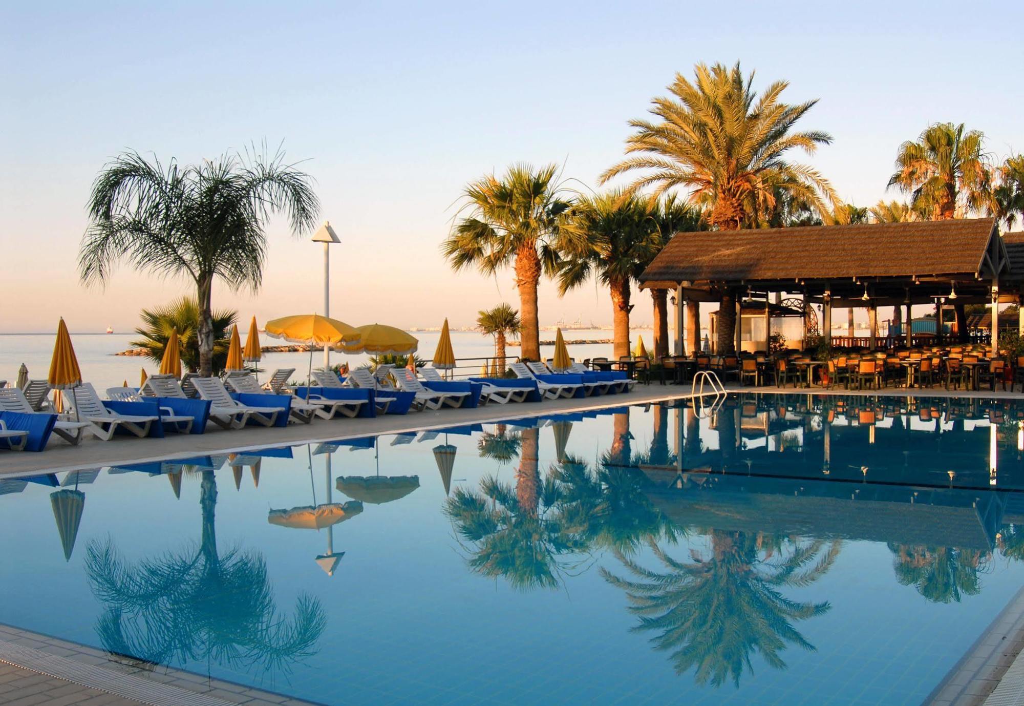 Resort Palm & Larnaca