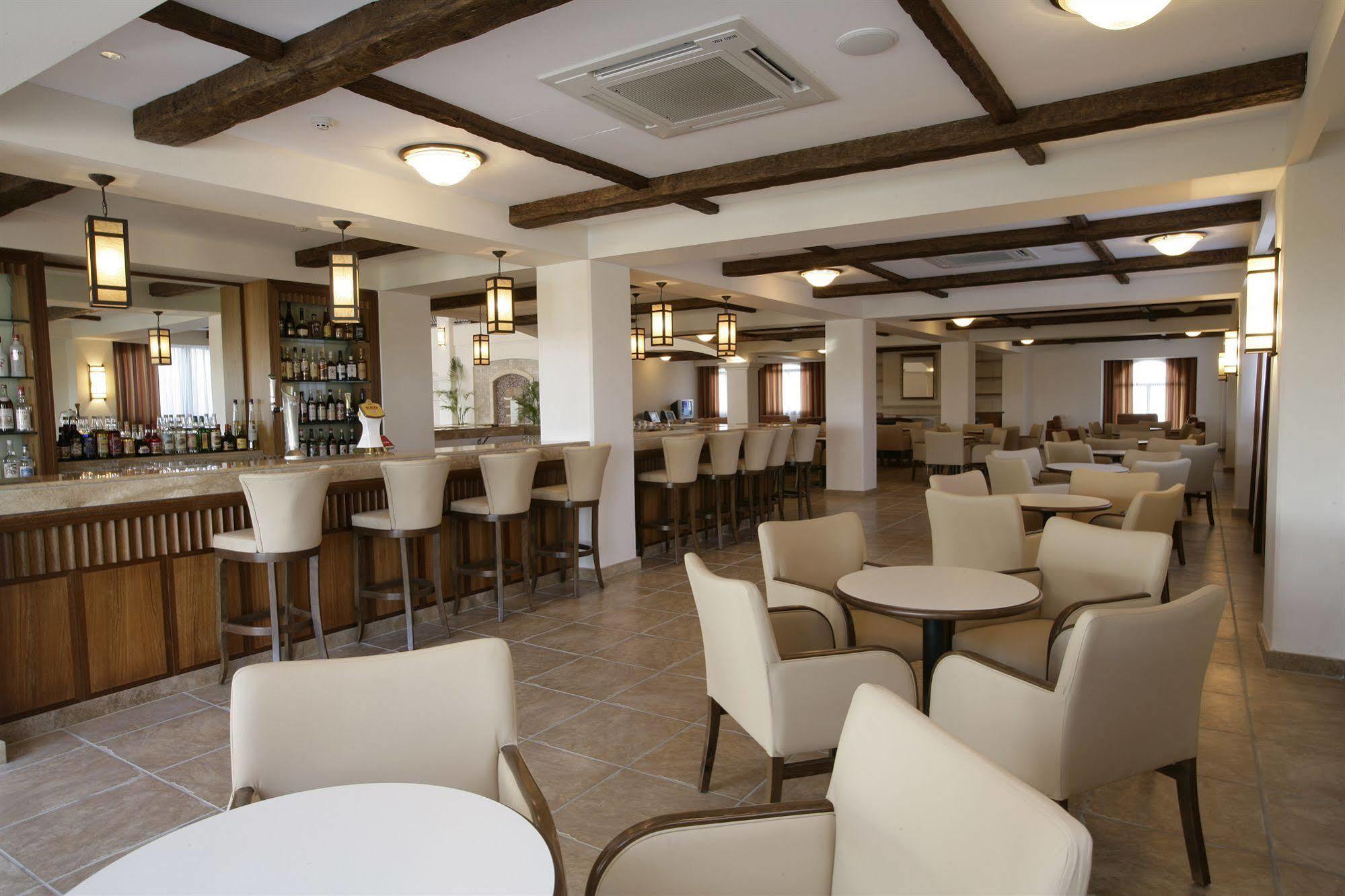 Aparthotel Avanti Village Paphos