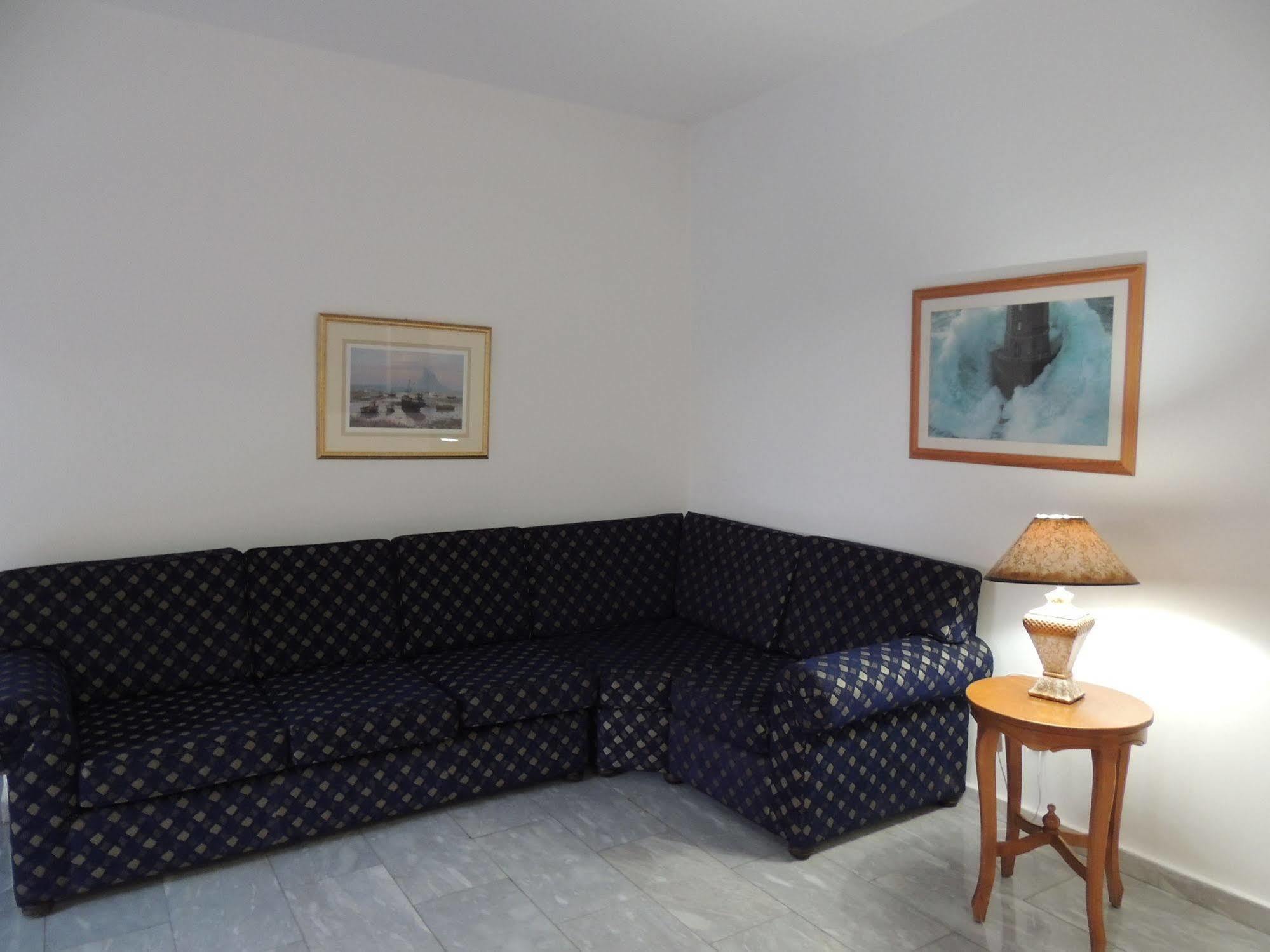 West End Hotel Peyia