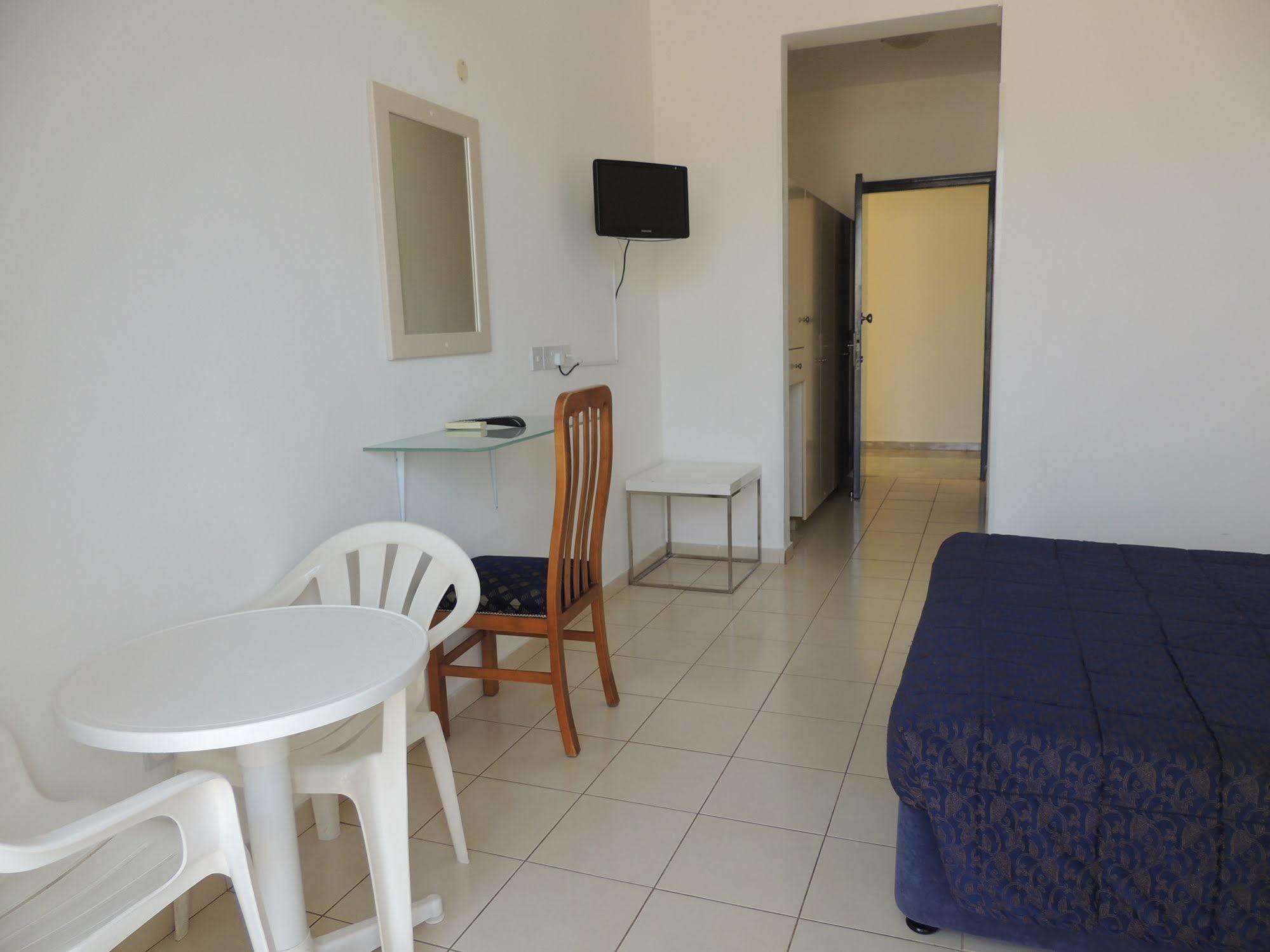 West End Peyia