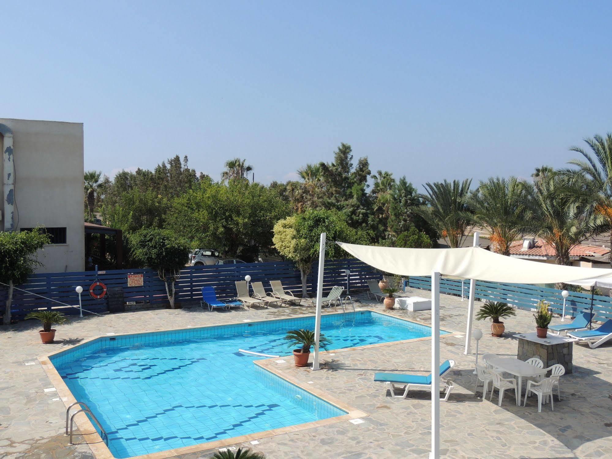 West End Peyia