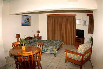 Apartment Palm Sea Beach Holiday Suites And *