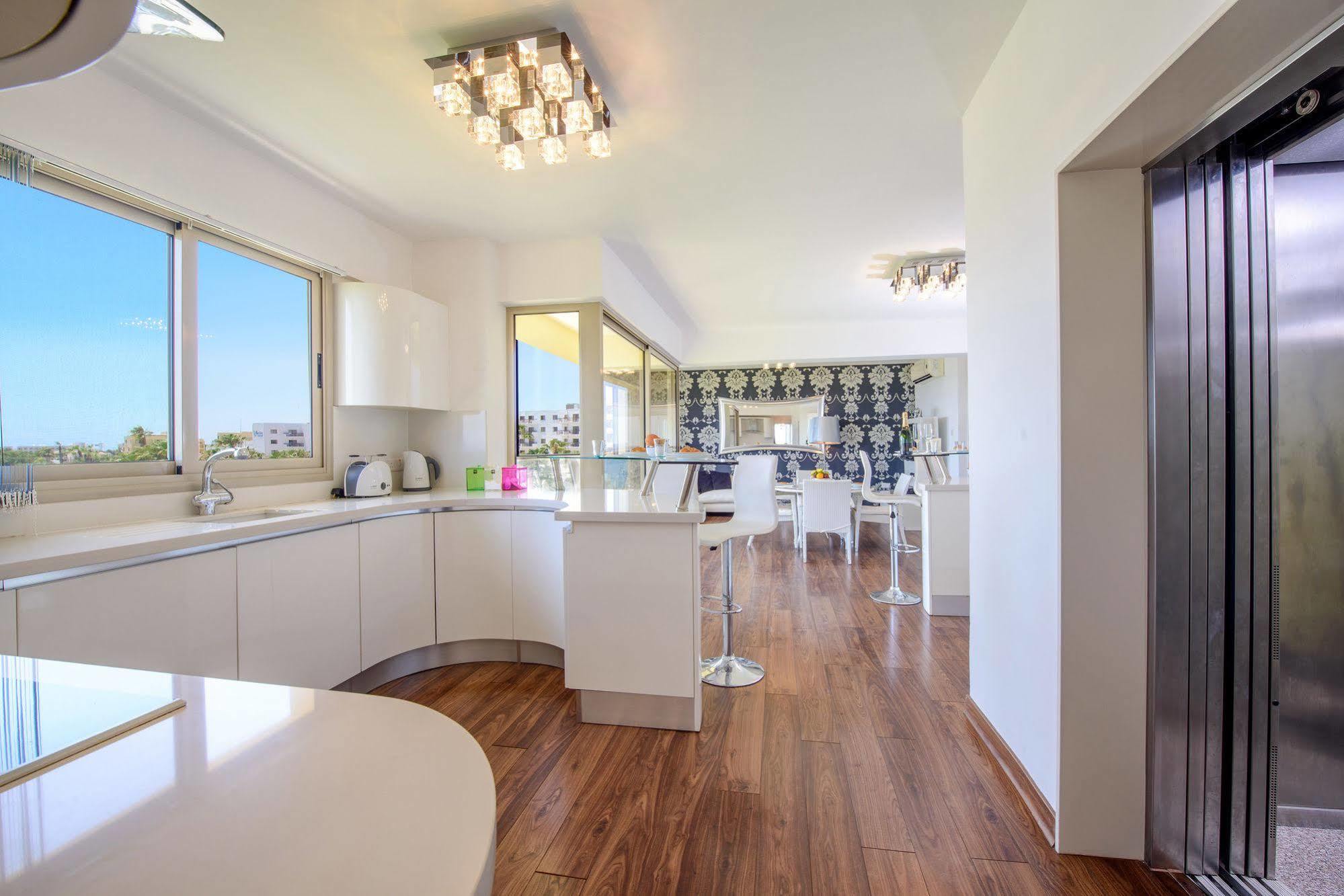 Apartment Panorama Penthouse Pernera