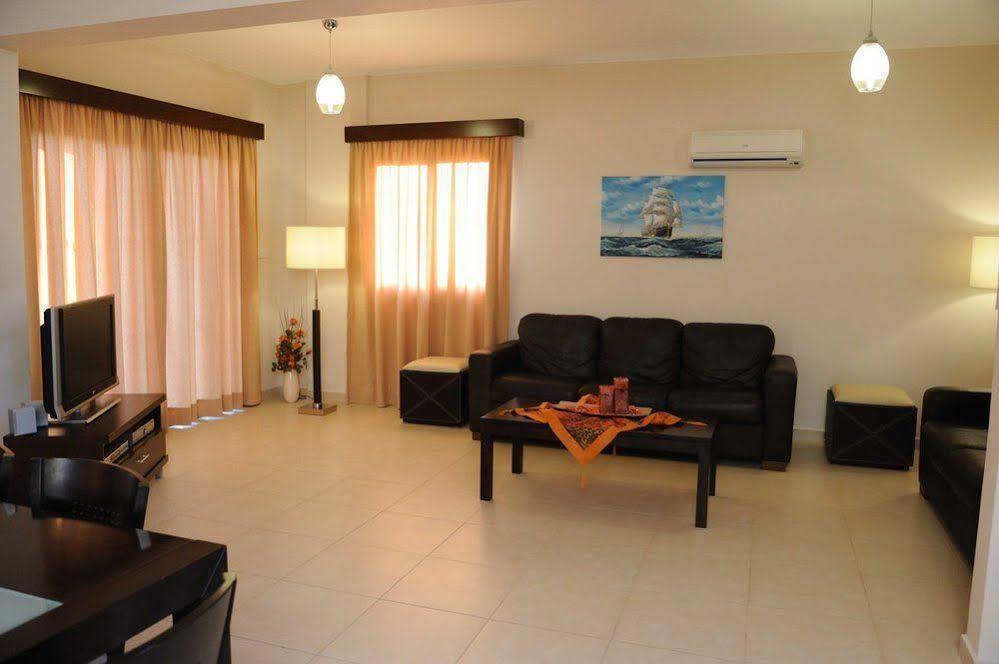 Vineland Bay * Pissouri