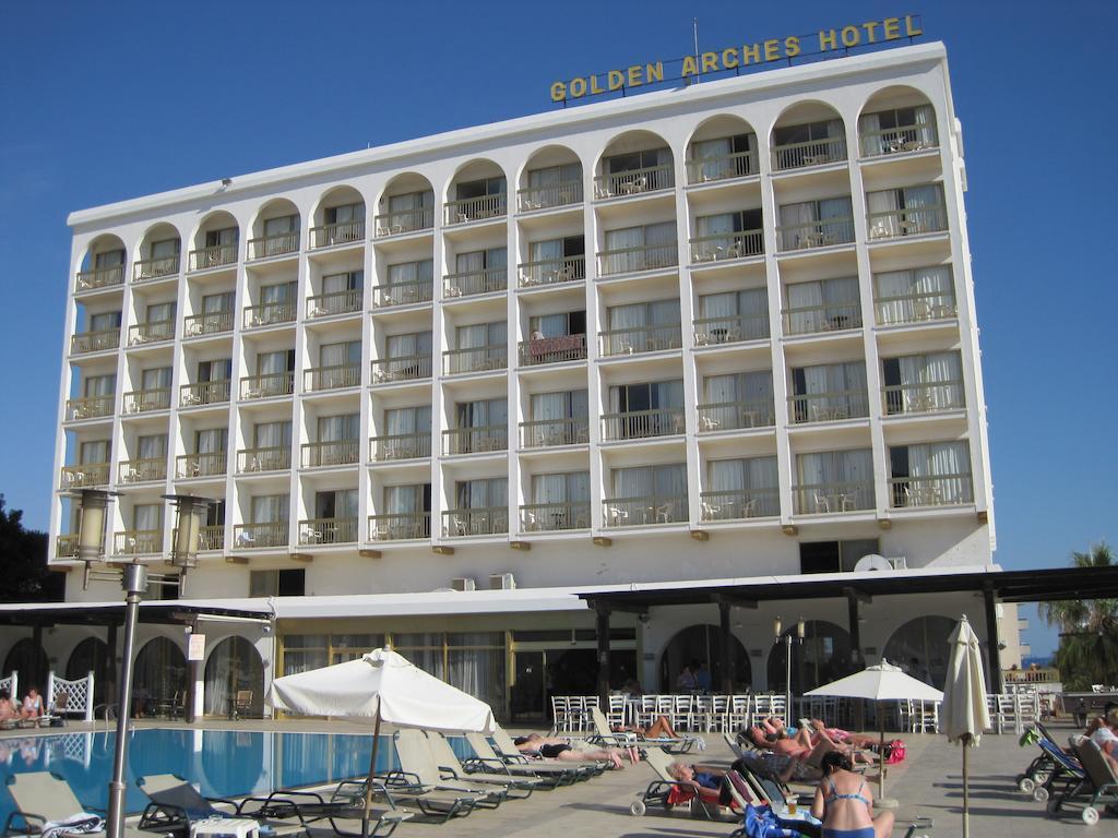 Golden Arches Hotel 3*