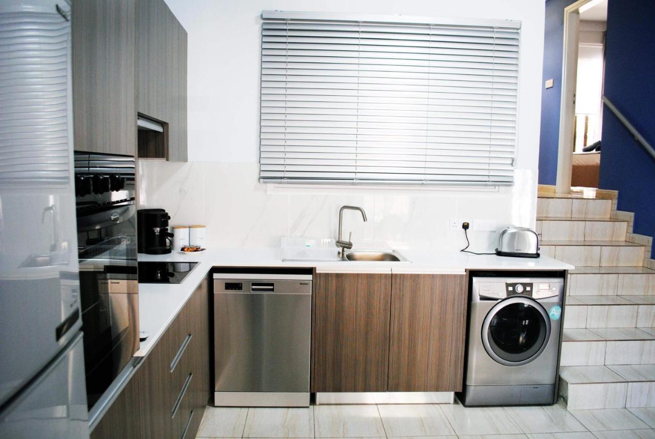 Apartment Luxury City Center Duplex 3 Bdr Larnaca