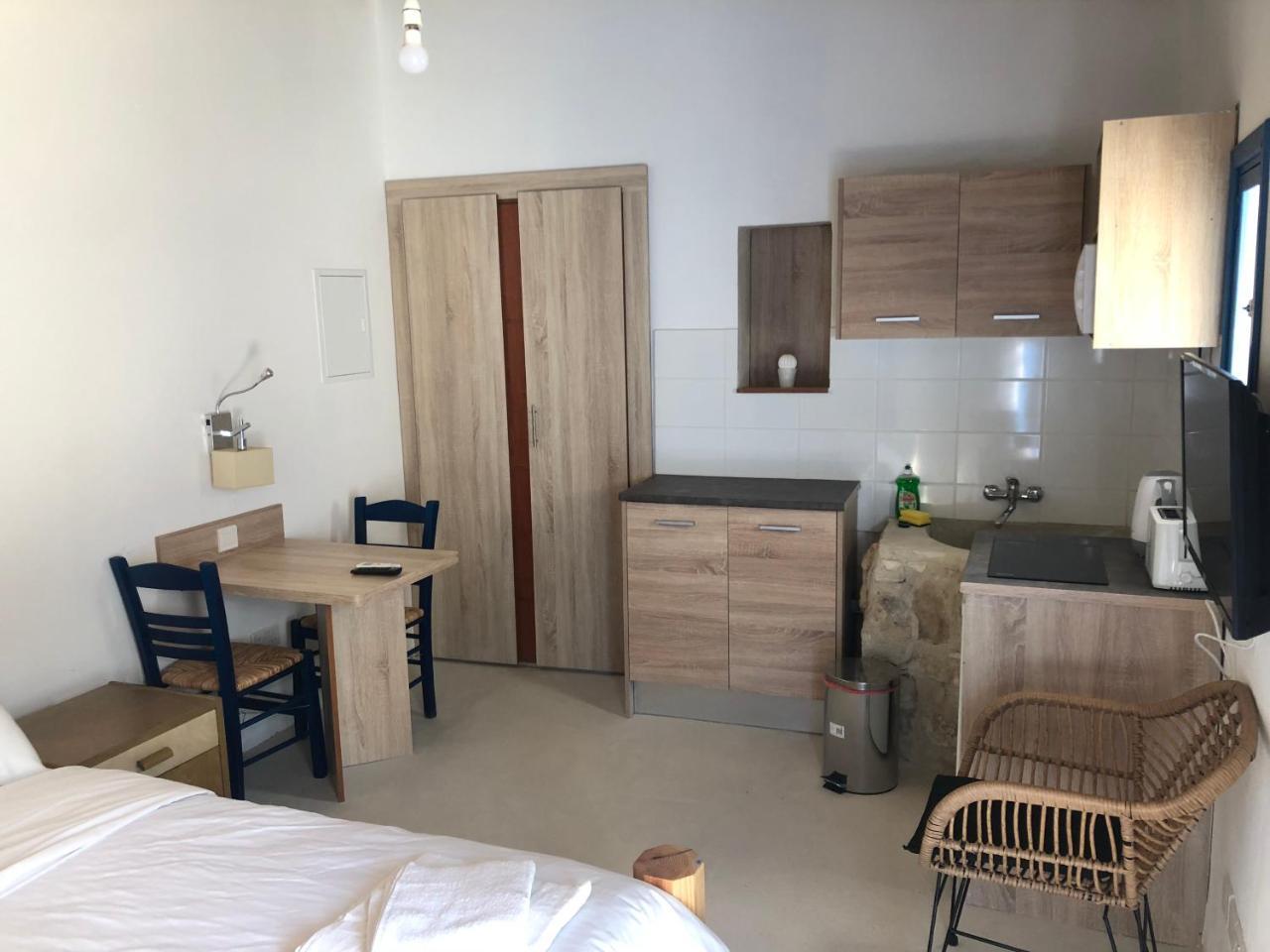 Lithos Aparthotel *