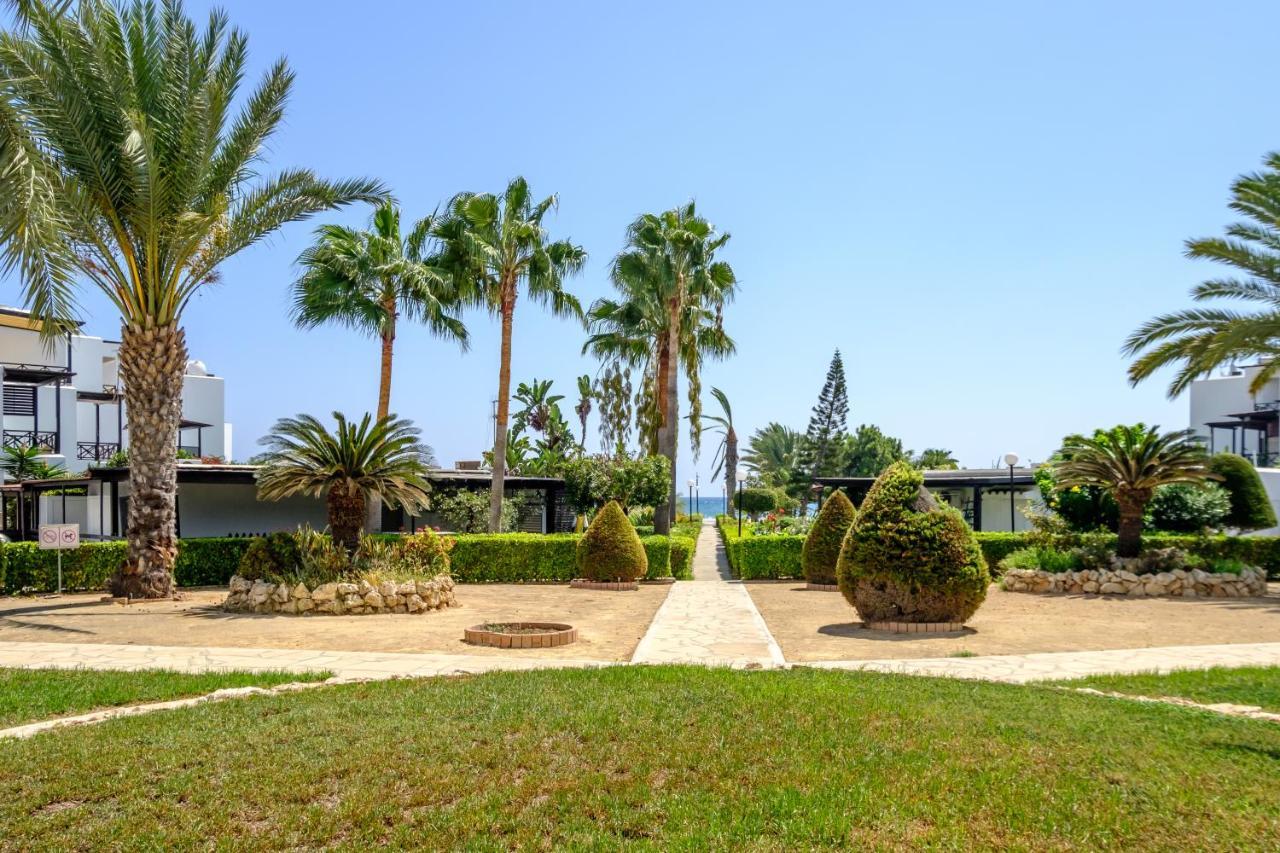 Yiallos Village * Larnaca
