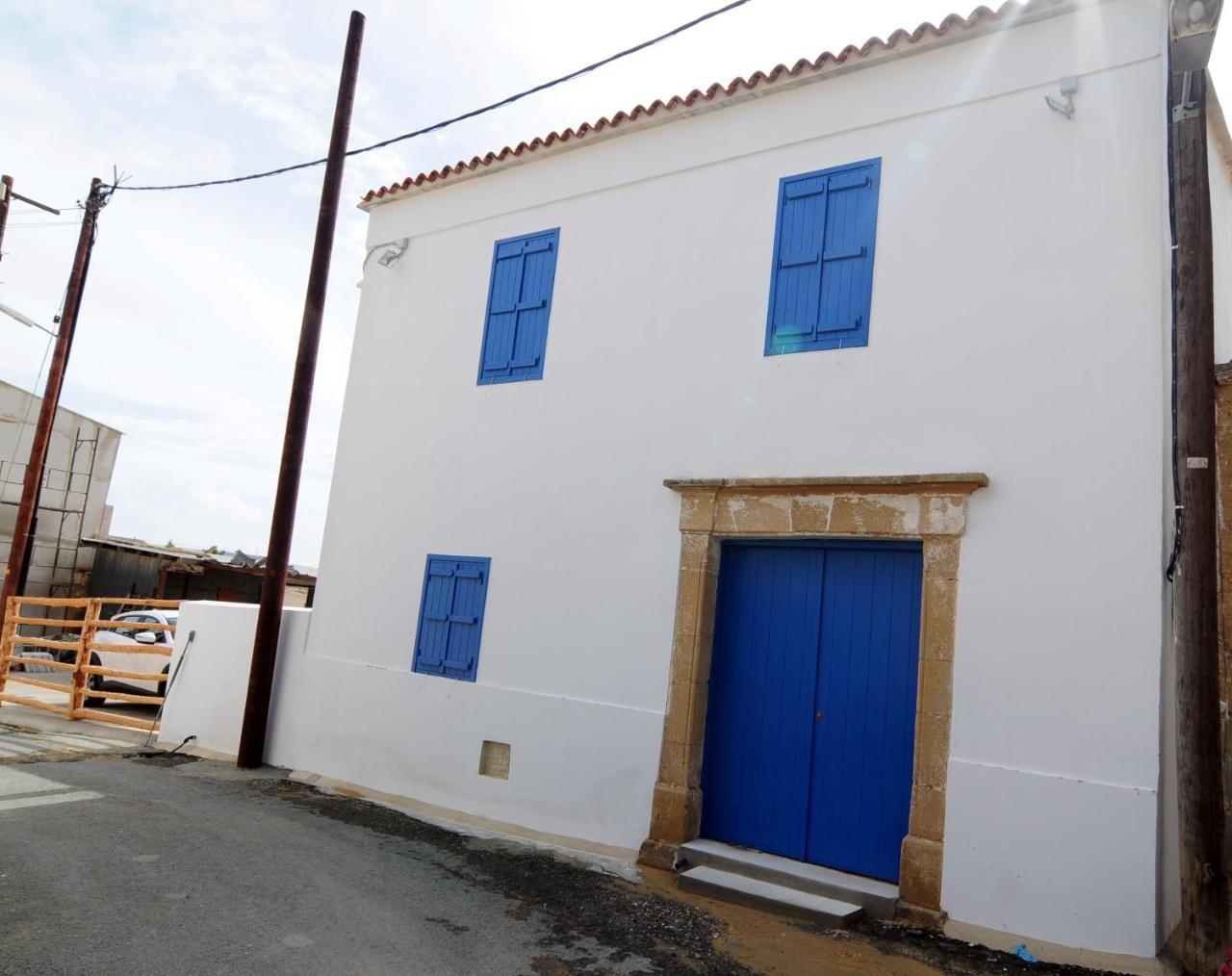 Lithos Aparthotel