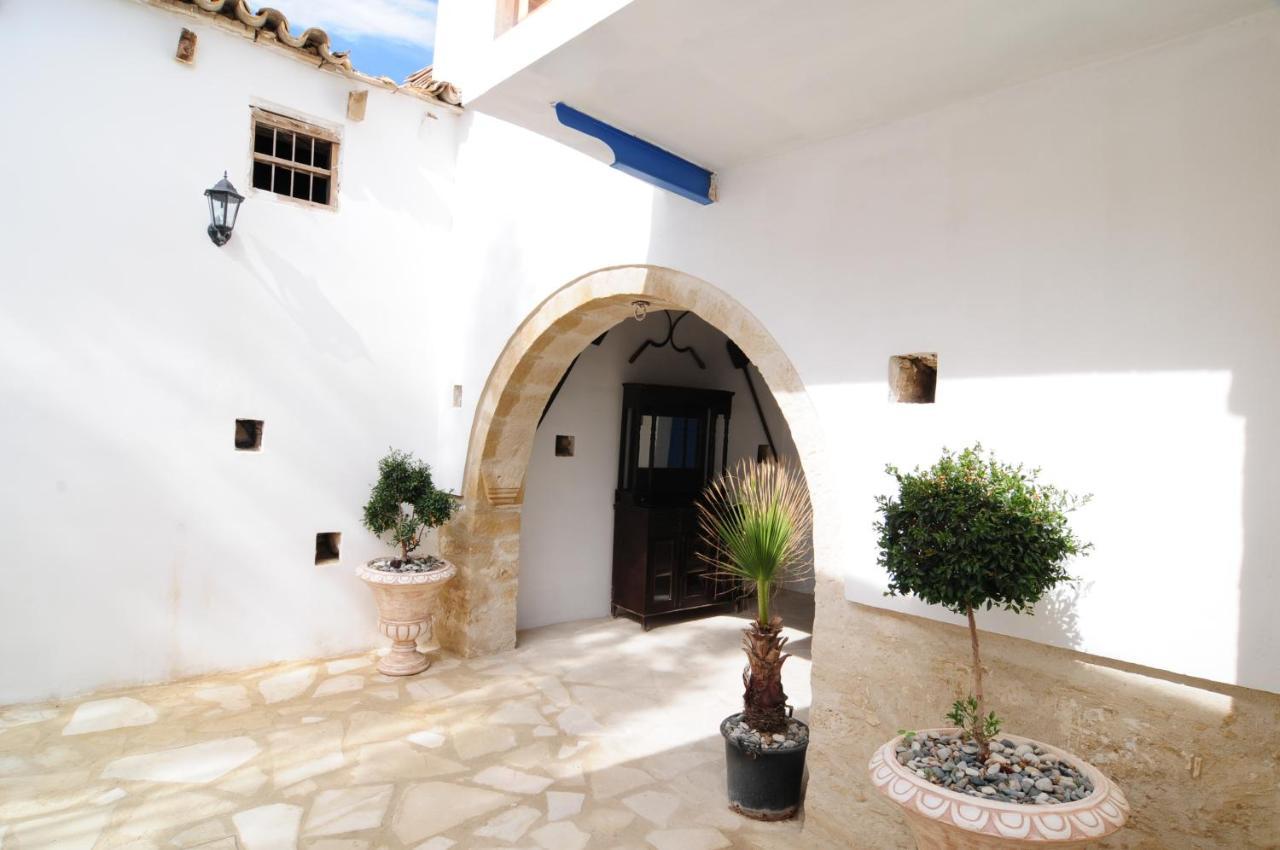 Lithos Aparthotel