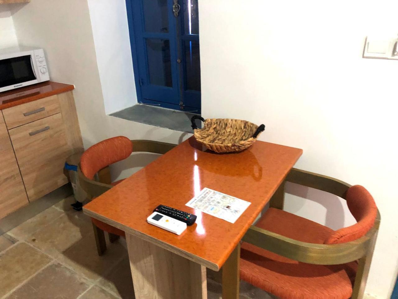 Lithos Aparthotel