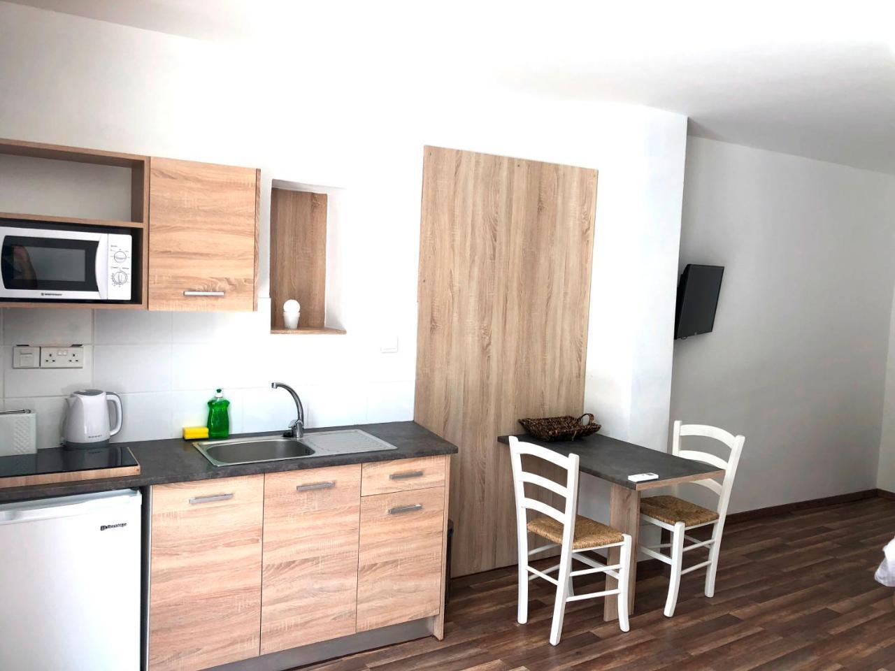 Lithos Aparthotel