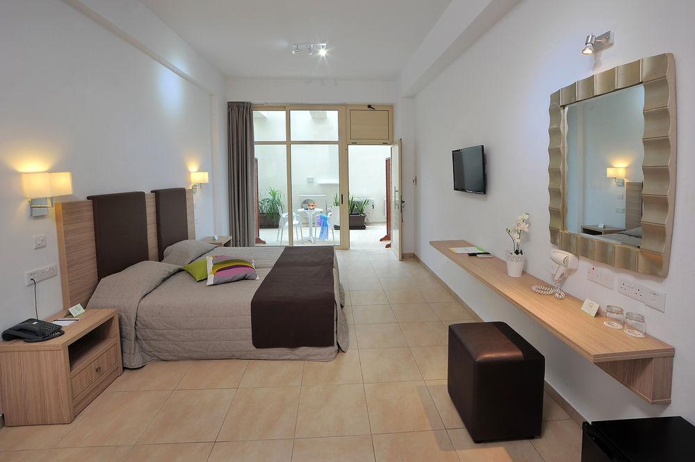 Hotel Nelia Gardens 4*