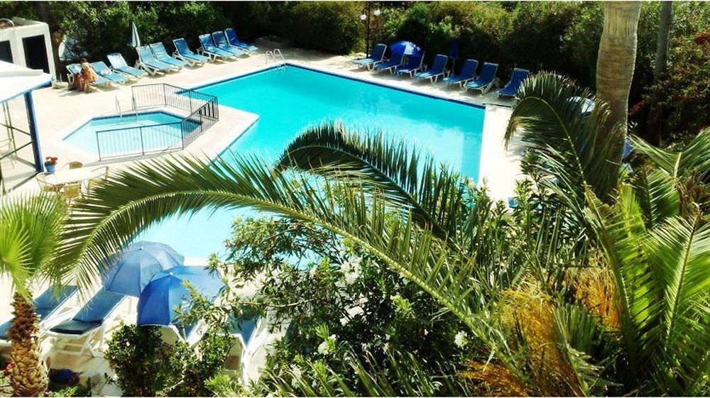 Hilltop Gardens 3*