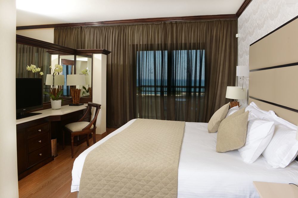 Resort Palm & Larnaca
