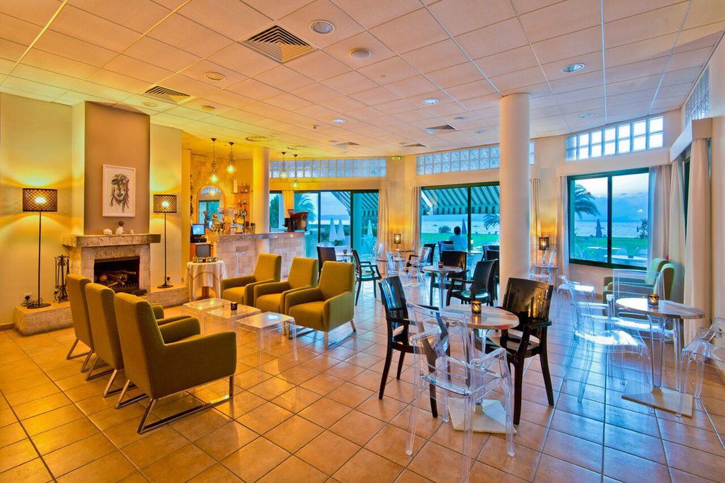 Natura And Hotel Polis