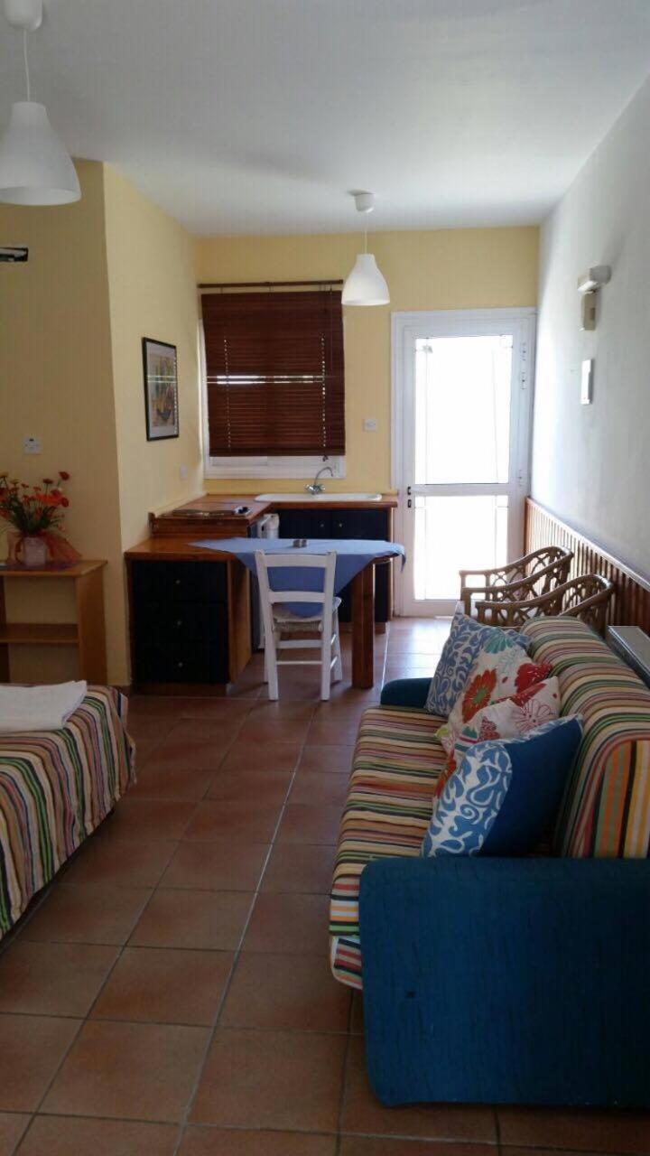 Periyiali Aparthotel 2*